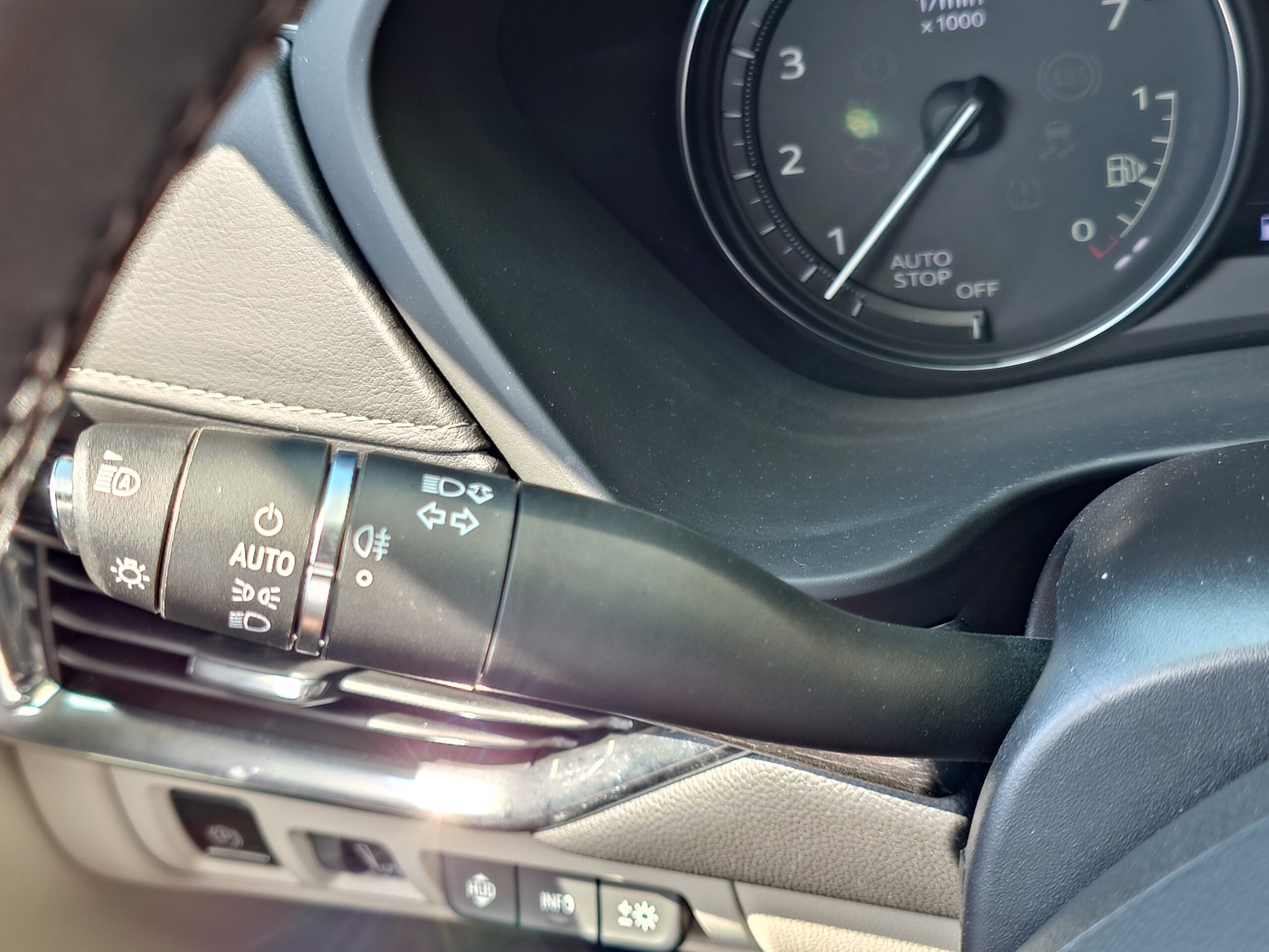 2022 Cadillac XT4 - キャデラック XT4 プラチナム 4WD 正規ディーラー車 パノラマサンルーフ 電動リヤゲート デジタルバックミラー ETC 360度ドラレコ ヘッドアップディスプレイ BOSEサウンドシステム シートヒーター&ベンチレーション