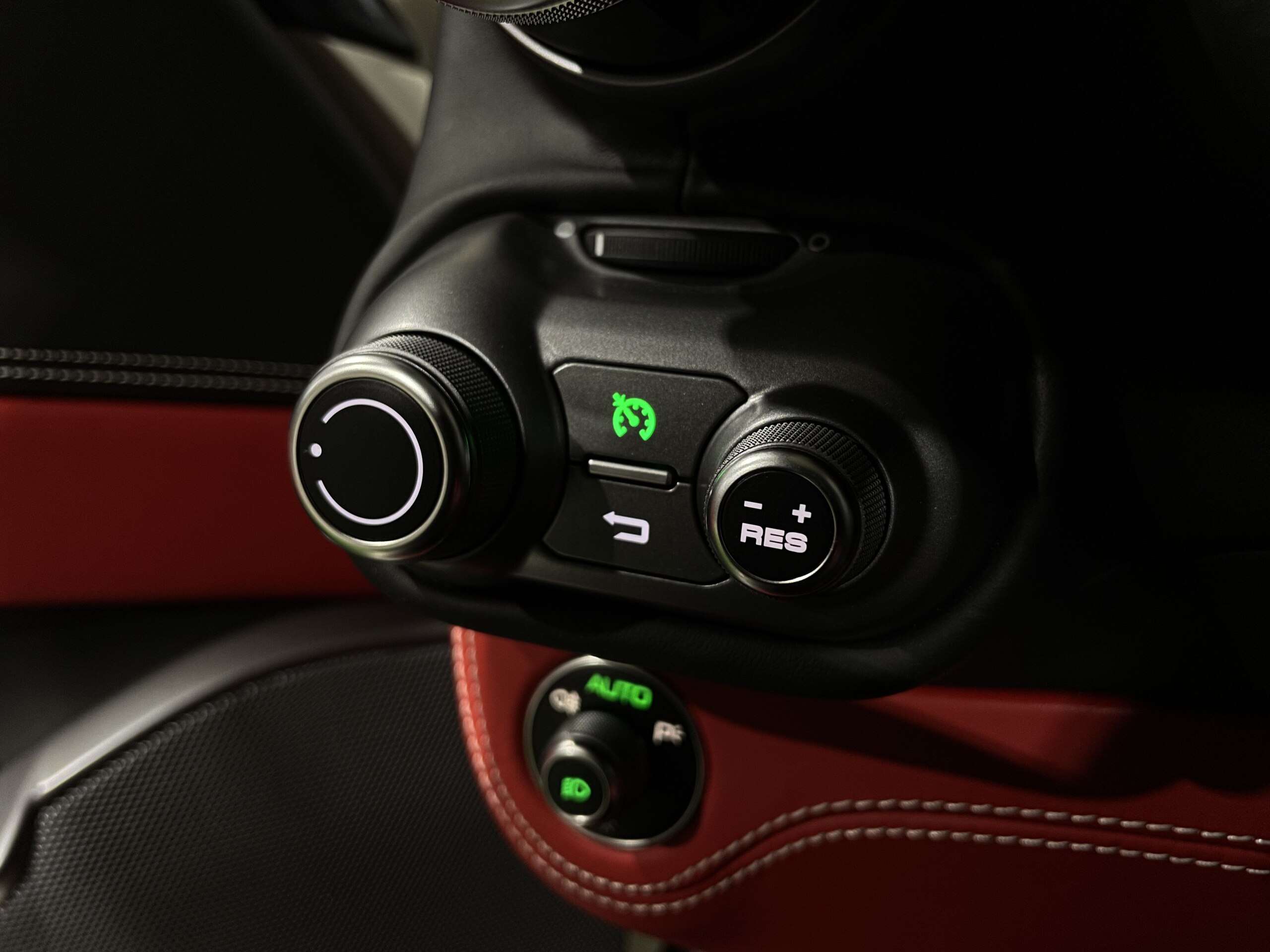 2022 Ferrari PortofinoM - フェラーリ ポルトフィーノM F1 DCT 全OP写真あり/カーボンDゾーン/ビアンコアヴス/赤革/マグネライドMサス/Eビユーリヤミラー/フルEシート/ドラレコ/GPSレーダー/バックカメラ/電動シート