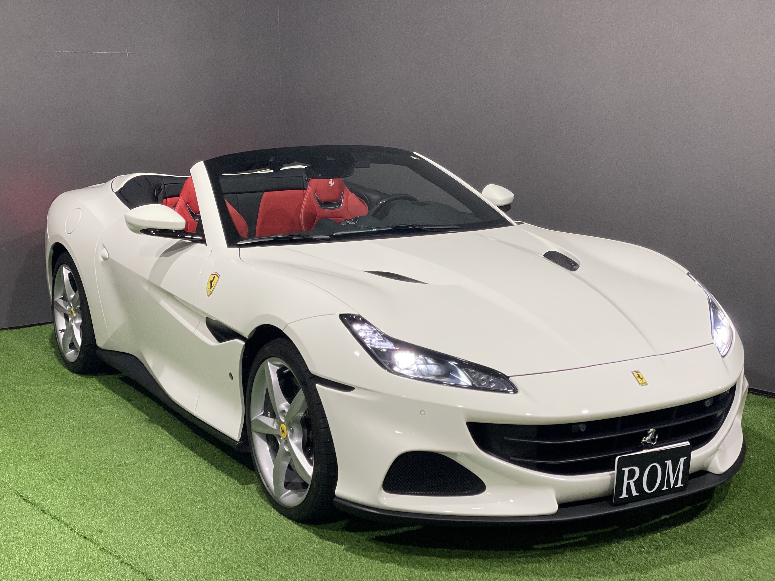 2022 Ferrari PortofinoM - フェラーリ ポルトフィーノM F1 DCT 全OP写真あり/カーボンDゾーン/ビアンコアヴス/赤革/マグネライドMサス/Eビユーリヤミラー/フルEシート/ドラレコ/GPSレーダー/バックカメラ/電動シート