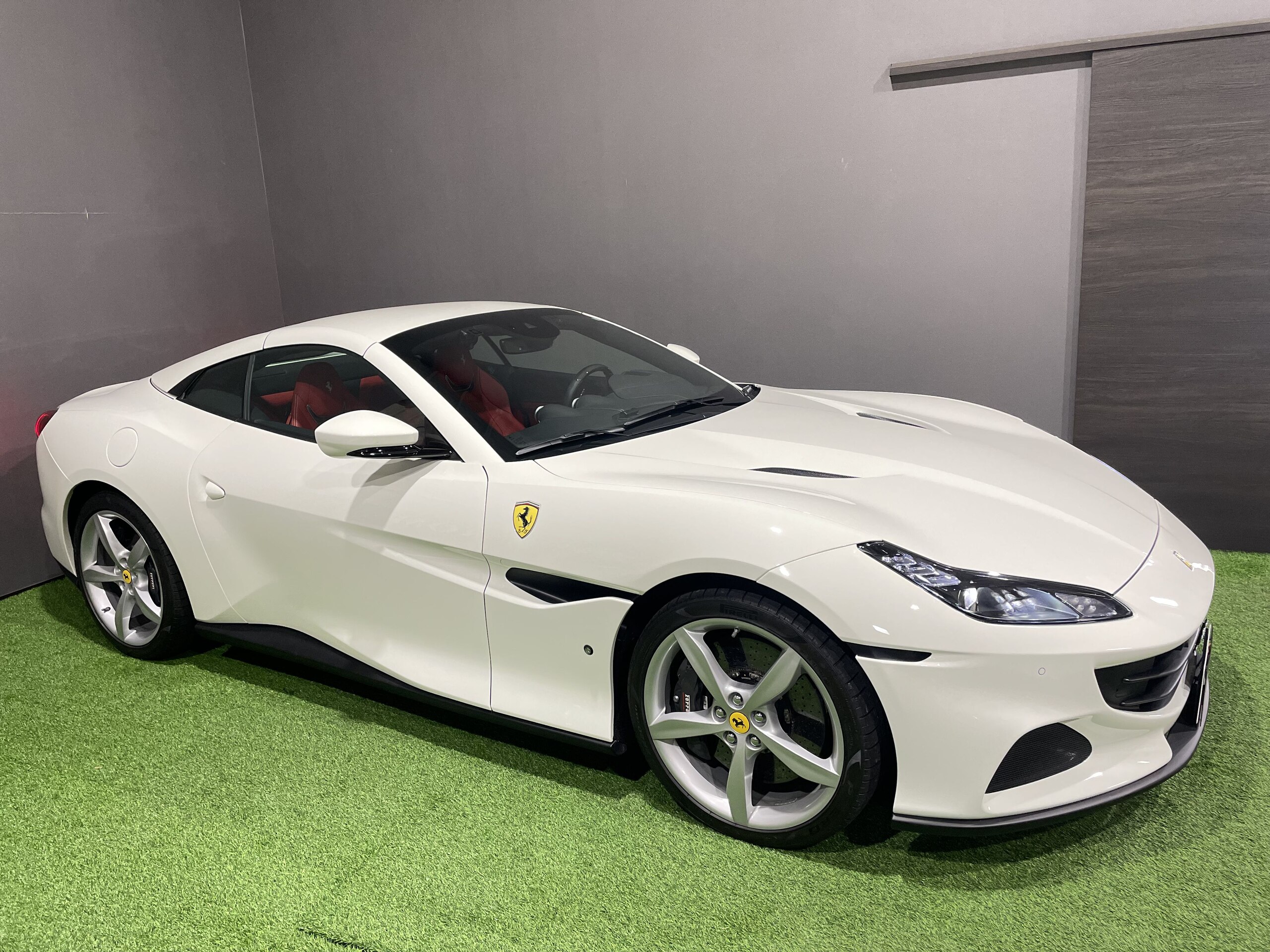 2022 Ferrari PortofinoM - フェラーリ ポルトフィーノM F1 DCT 全OP写真あり/カーボンDゾーン/ビアンコアヴス/赤革/マグネライドMサス/Eビユーリヤミラー/フルEシート/ドラレコ/GPSレーダー/バックカメラ/電動シート
