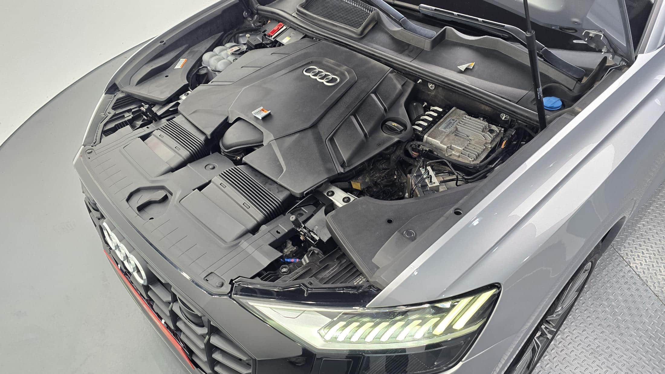 2021 AUDI Q8 55 TFSI Quattro Premium - 2021 アウディ Q8