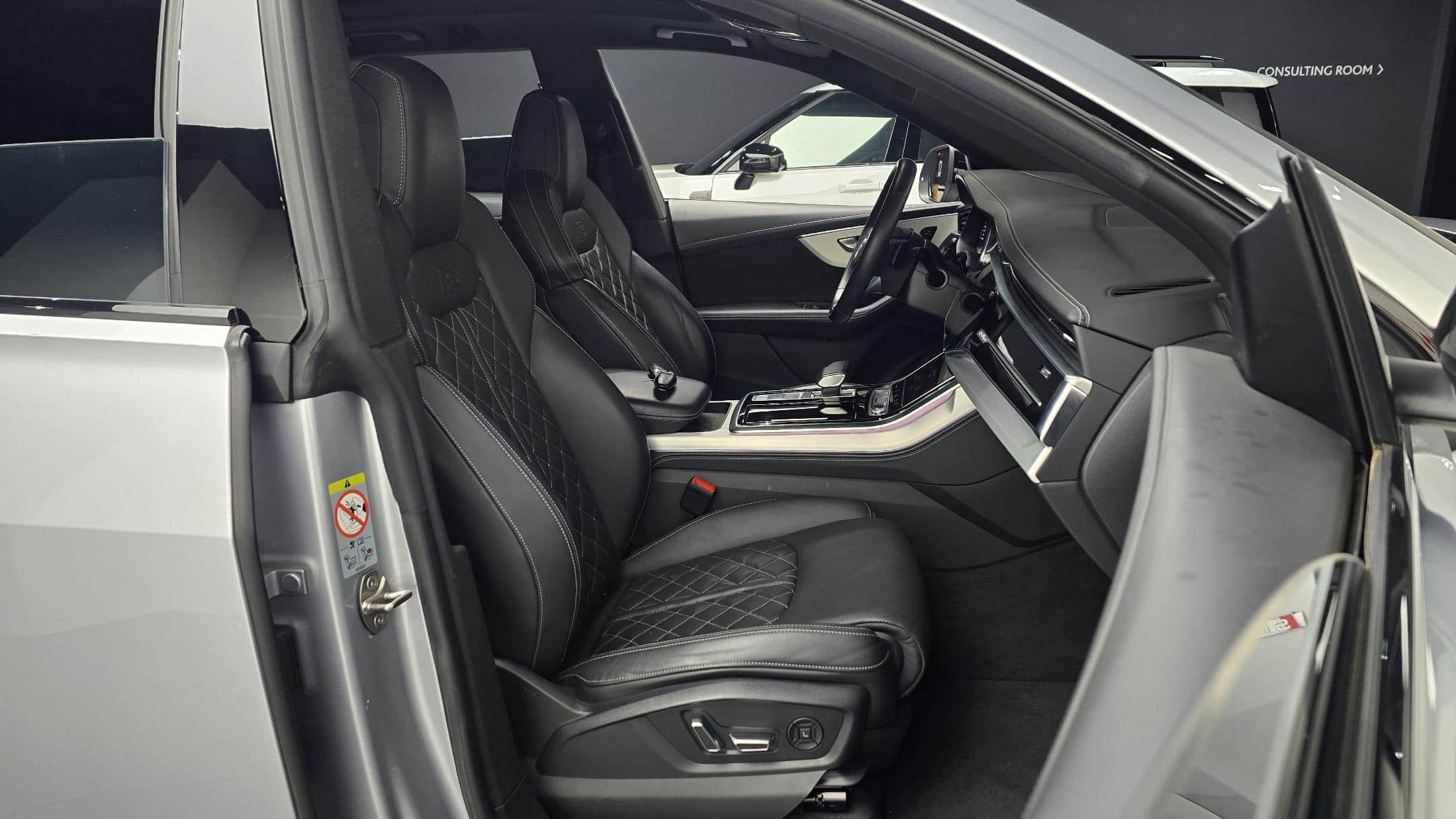 2021 AUDI Q8 55 TFSI Quattro Premium - 2021 アウディ Q8