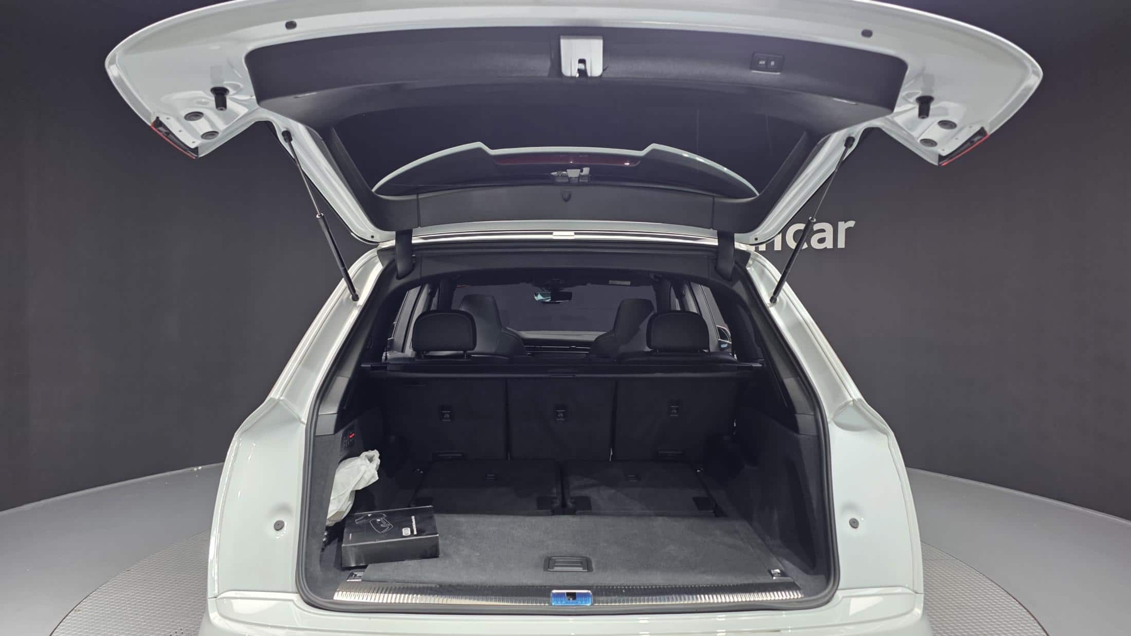 2023 AUDI Q7 55 TFSI Quattro Premium - 2023 アウディ Q7