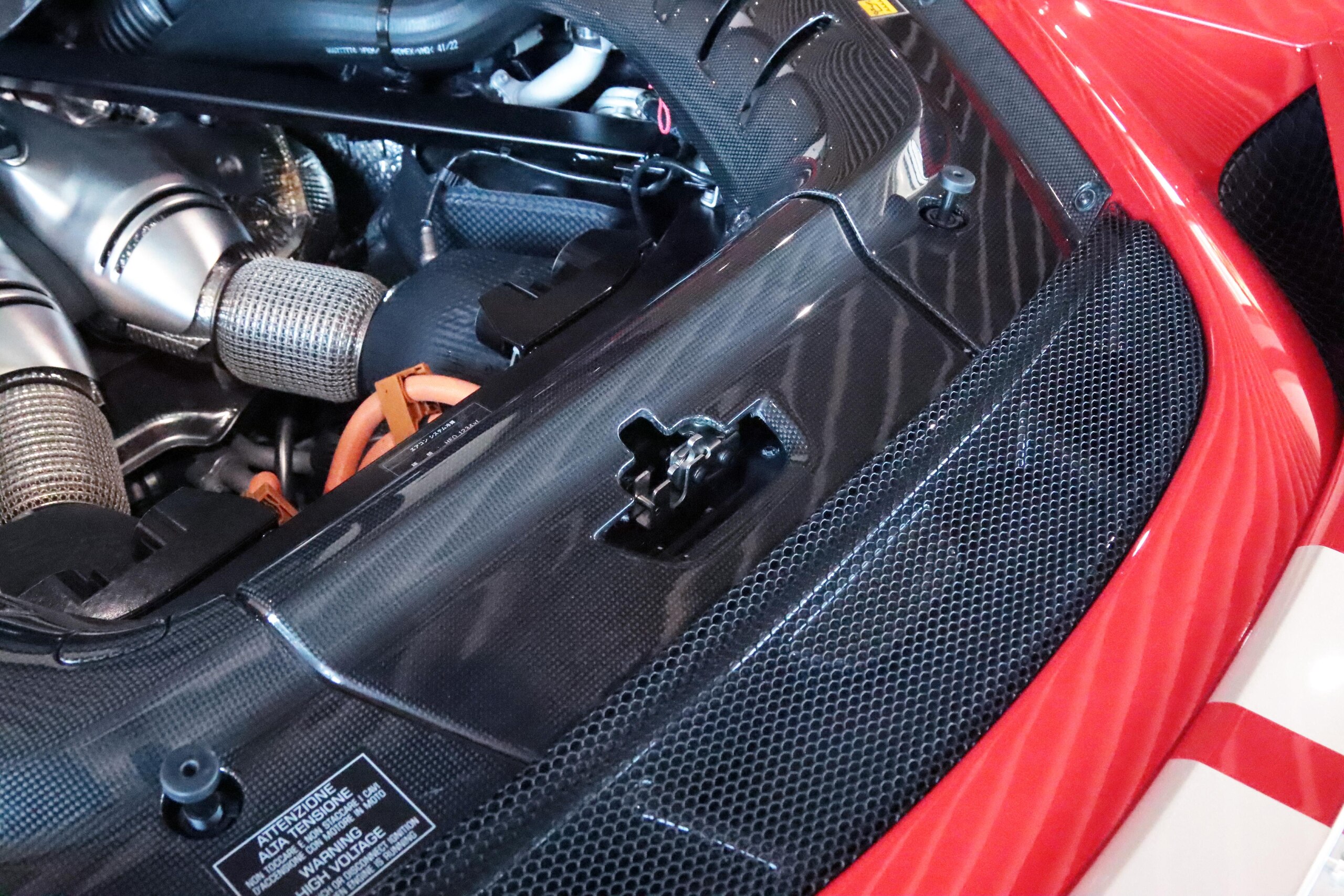 2023 Ferrari 296GTB - フェラーリ 296GTB アセット フィオラノ パッケージ F1 DCT ASSETTO FIORANO/OP1434万/カ-ボンファイバ-エンジンカバ-・リヤディフュ-ザ-・アンダ-カバ-・キ-・インストゥルメンタルクラスタ-・アッパ-トンネル・ダッシュボ-ド・レ-シングシ-ト・LED付ステアリング/