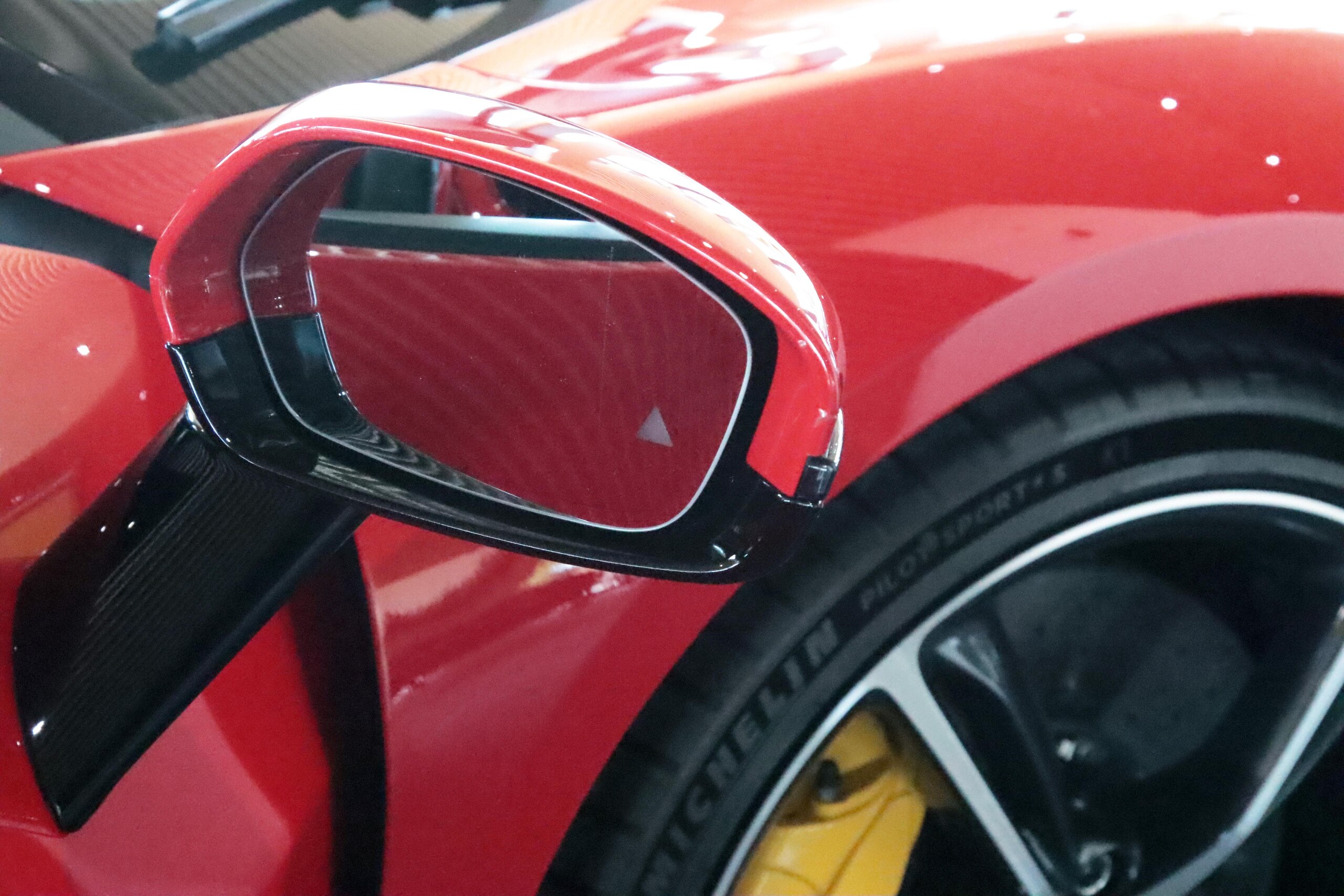2023 Ferrari 296GTB - フェラーリ 296GTB アセット フィオラノ パッケージ F1 DCT ASSETTO FIORANO/OP1434万/カ-ボンファイバ-エンジンカバ-・リヤディフュ-ザ-・アンダ-カバ-・キ-・インストゥルメンタルクラスタ-・アッパ-トンネル・ダッシュボ-ド・レ-シングシ-ト・LED付ステアリング/