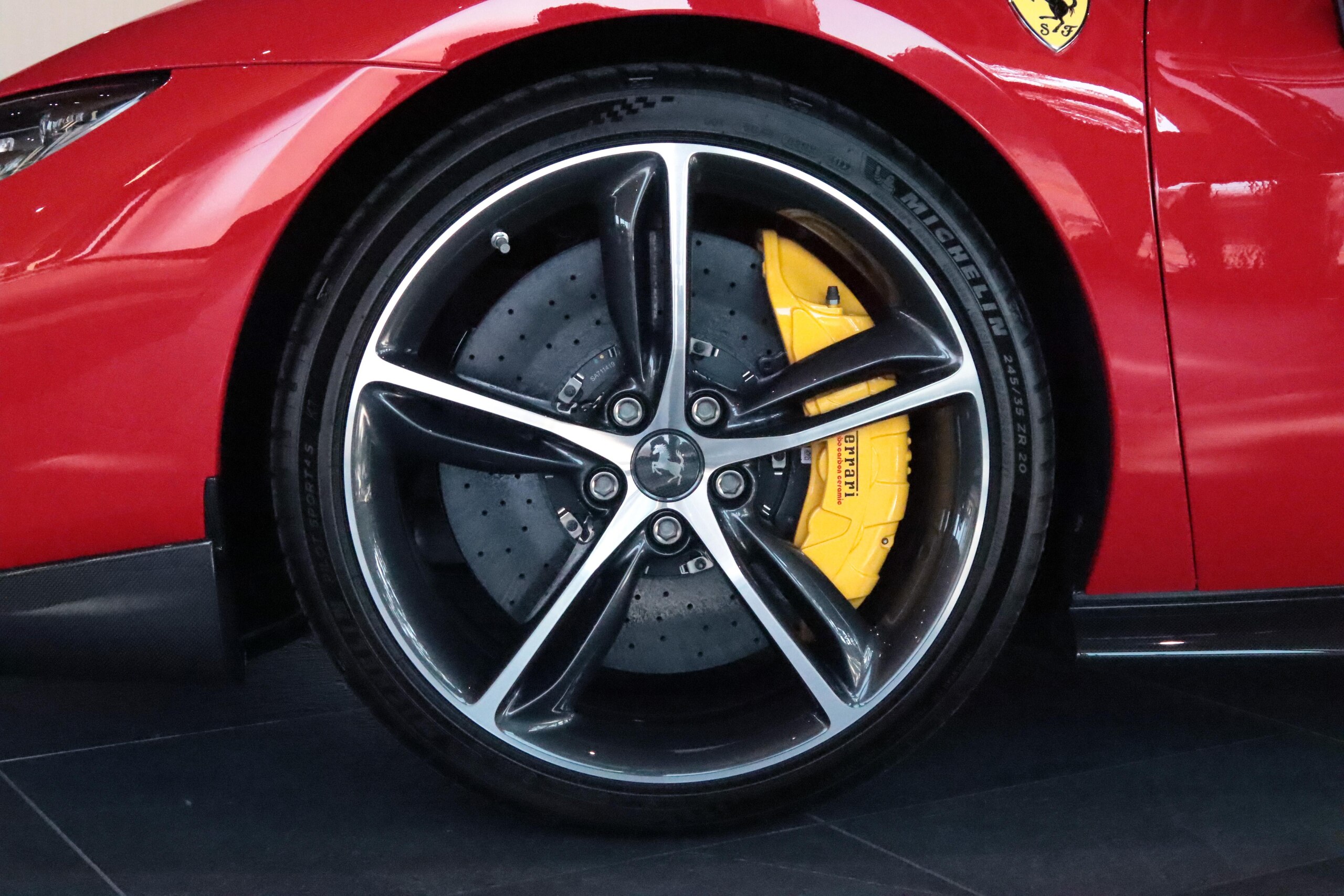 2023 Ferrari 296GTB - フェラーリ 296GTB アセット フィオラノ パッケージ F1 DCT ASSETTO FIORANO/OP1434万/カ-ボンファイバ-エンジンカバ-・リヤディフュ-ザ-・アンダ-カバ-・キ-・インストゥルメンタルクラスタ-・アッパ-トンネル・ダッシュボ-ド・レ-シングシ-ト・LED付ステアリング/