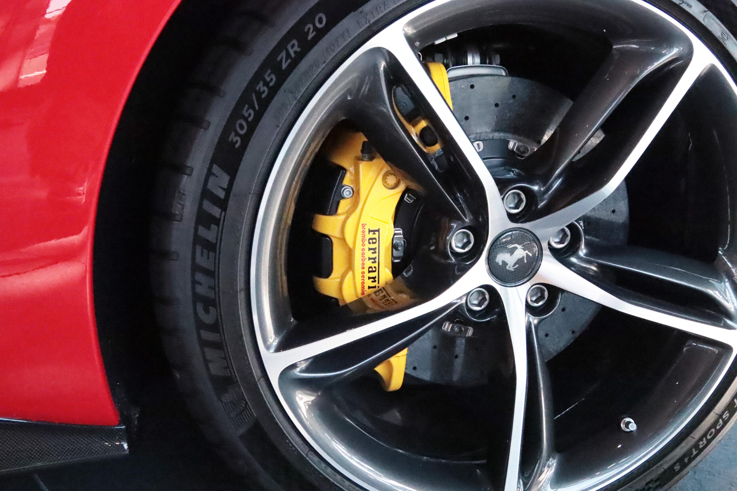 2023 Ferrari 296GTB - フェラーリ 296GTB アセット フィオラノ パッケージ F1 DCT ASSETTO FIORANO/OP1434万/カ-ボンファイバ-エンジンカバ-・リヤディフュ-ザ-・アンダ-カバ-・キ-・インストゥルメンタルクラスタ-・アッパ-トンネル・ダッシュボ-ド・レ-シングシ-ト・LED付ステアリング/
