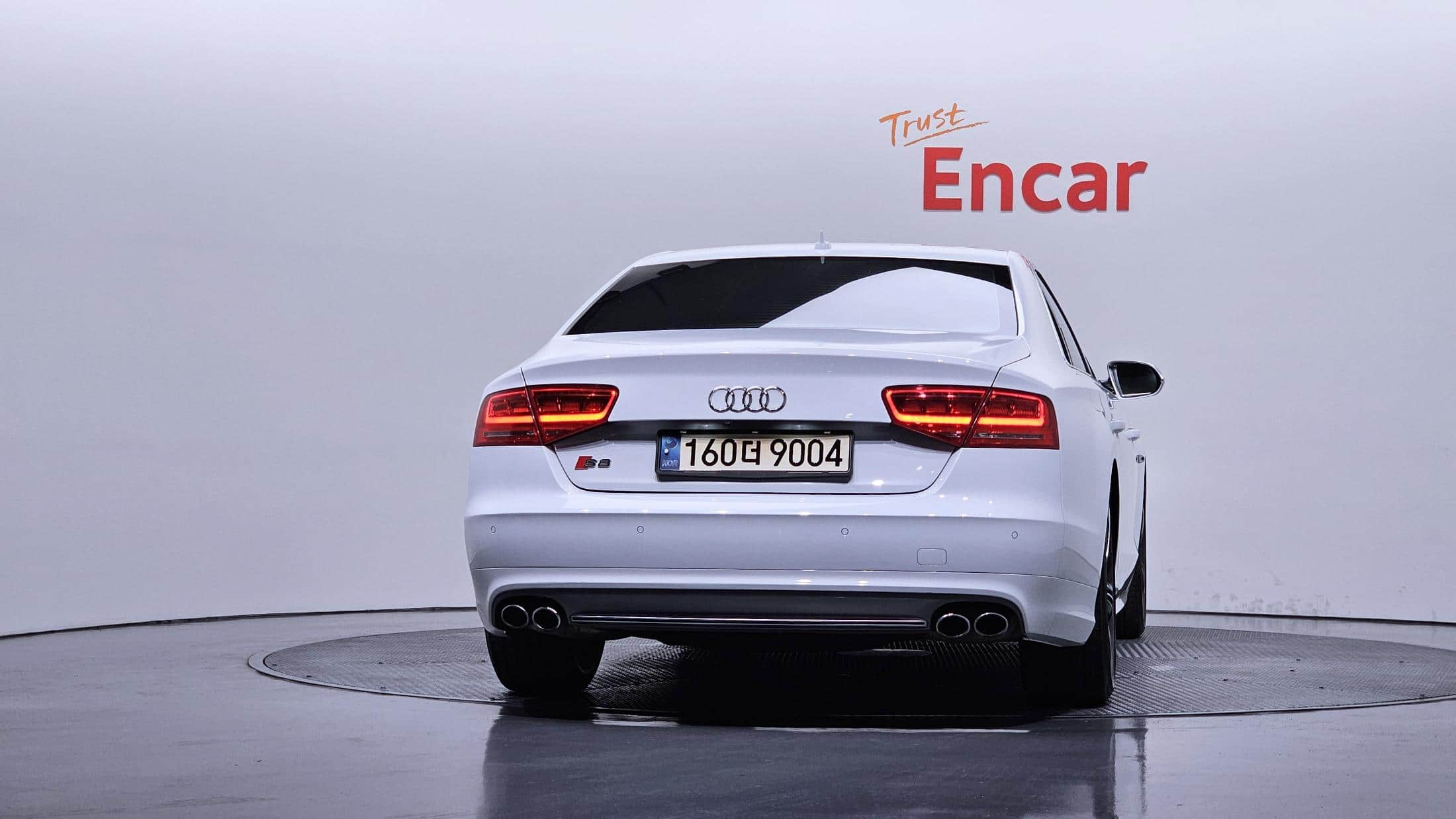 2014 AUDI S8