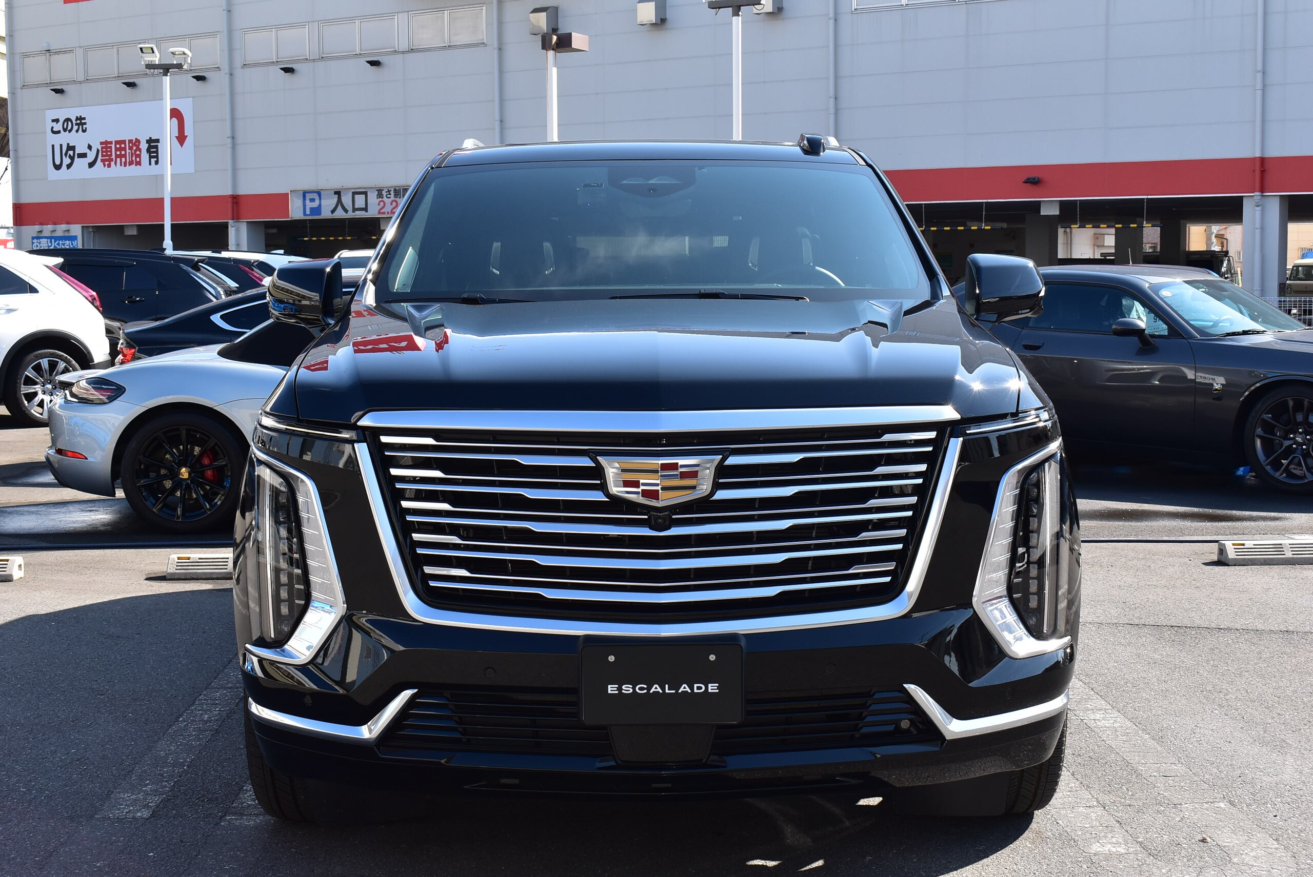 2025 Cadillac Escalade - キャデラック エスカレード プラチナム 4WD 正規ディーラー車 認定中古車保証 ワンオーナー車 禁煙車 点検記録簿発行 AKG36スピーカー ApleCarPlay/AndroidAuto 24インチホイール リアシートヒーター 55インチHDカーブドLEDディスプレイ ETC2.0