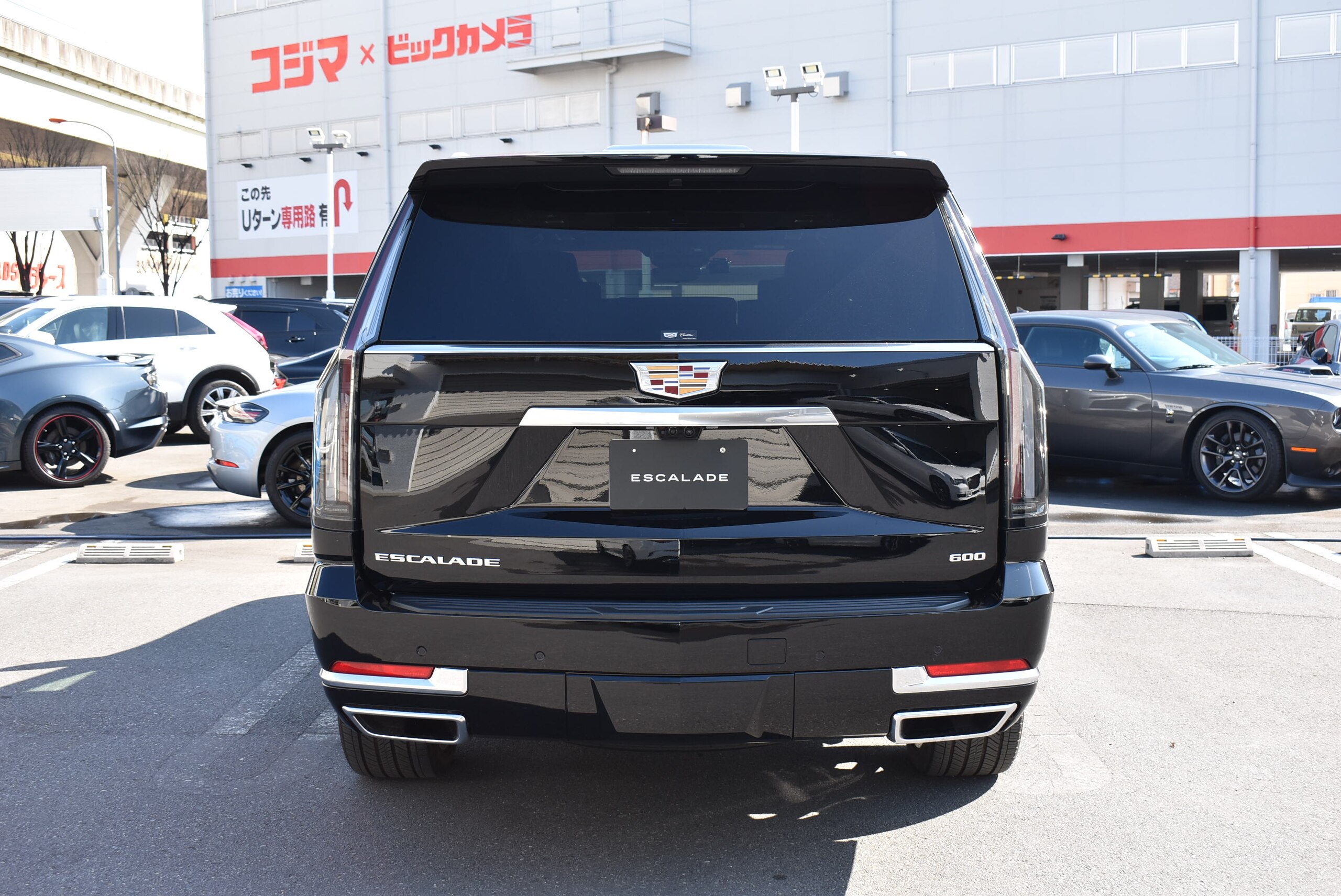 2025 Cadillac Escalade - キャデラック エスカレード プラチナム 4WD 正規ディーラー車 認定中古車保証 ワンオーナー車 禁煙車 点検記録簿発行 AKG36スピーカー ApleCarPlay/AndroidAuto 24インチホイール リアシートヒーター 55インチHDカーブドLEDディスプレイ ETC2.0