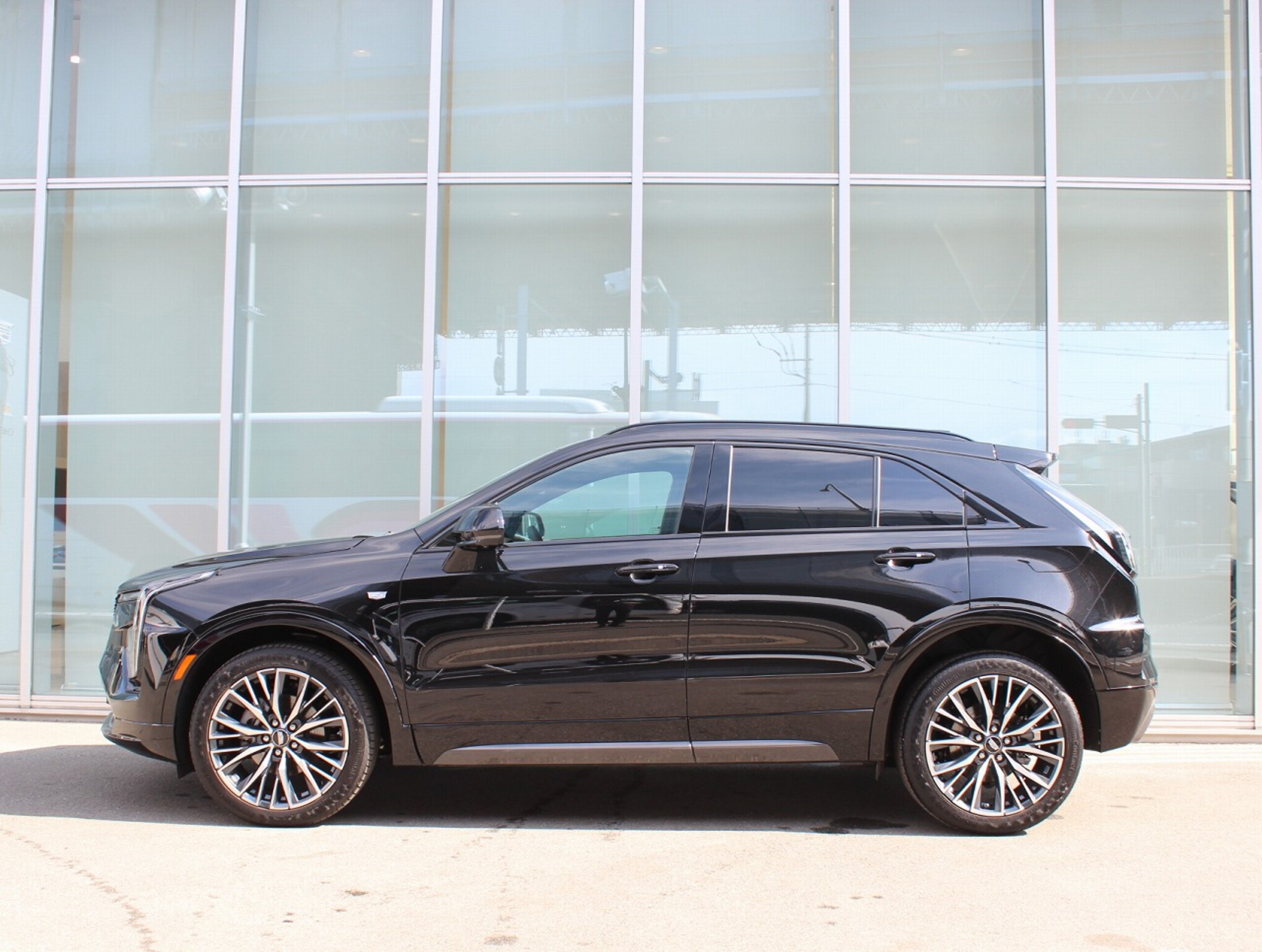 2025 Cadillac XT4 - キャデラック XT4 スポーツ 4WD 弊社デモカー ワンオーナー 33インチLEDディスプレイ AKGサウンド フロントマッサージシート シートヒーターベンチレーション リアシートヒーター アダプティブクルーズ アップルカープレイ ETC