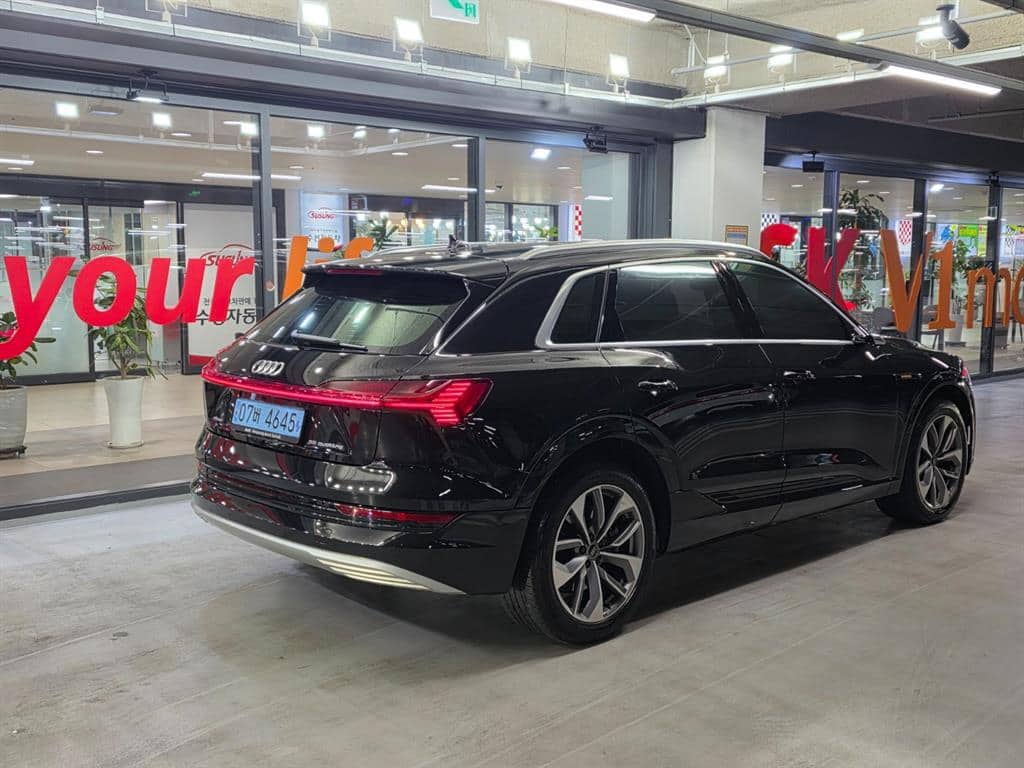 2022 AUDI E- TRON