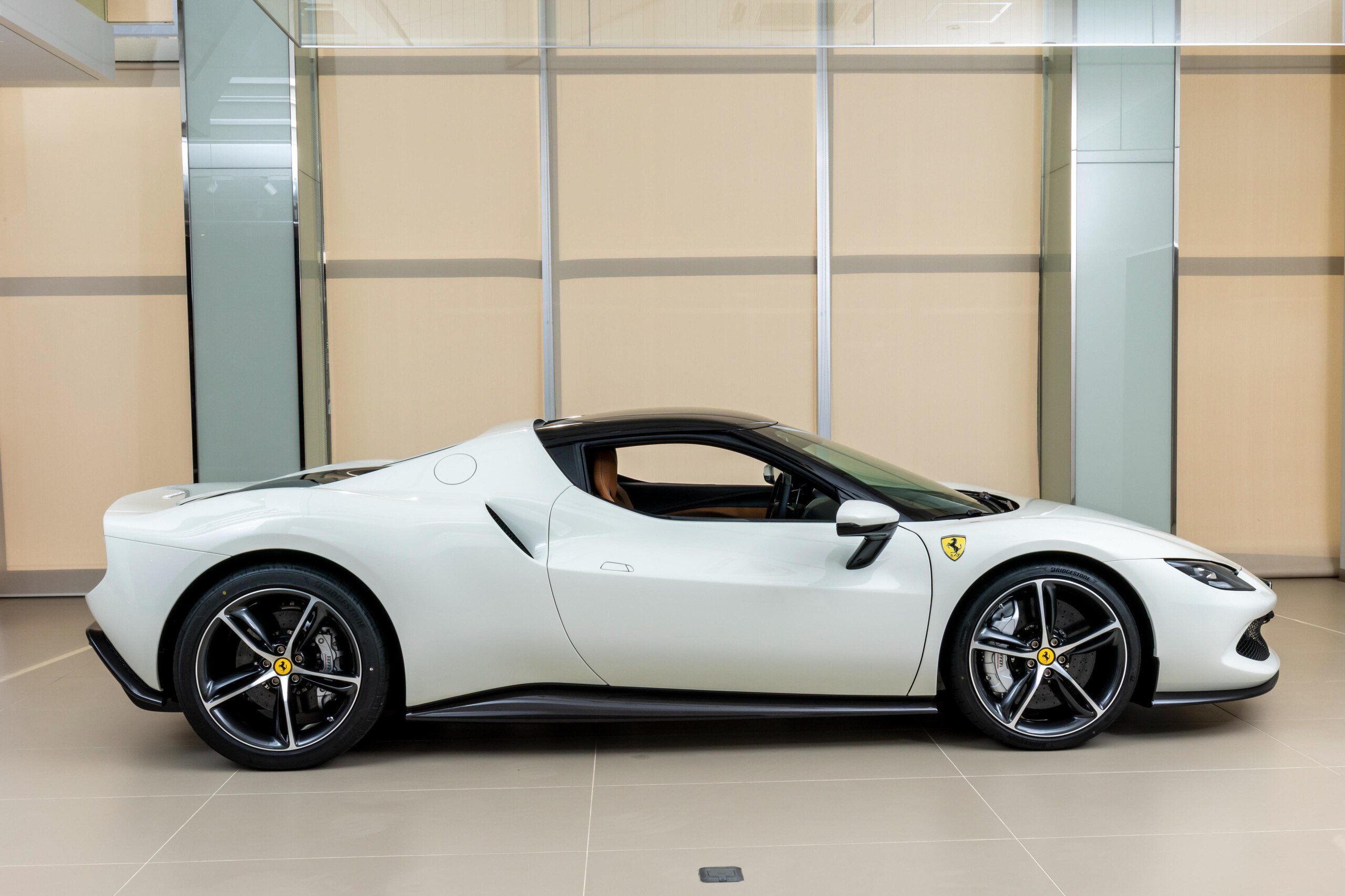 2025 Ferrari 296GTB - フェラーリ 296GTB F1 DCT 新車保証継承 Bianco Avus OP783 カーボンファイバーリアデュフューザー・アンダーカバー・アッパートンネル・サスペンションリフター・LEDカーーボンステアリングホイール・ツートンボディペイントNERODS