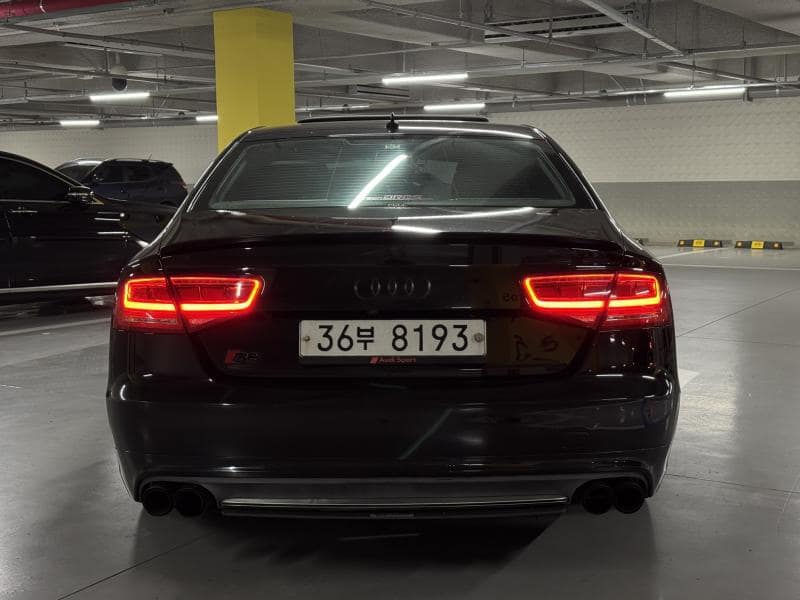2014 AUDI S8