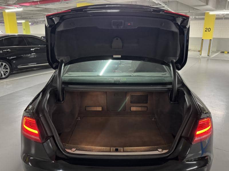 2014 AUDI S8