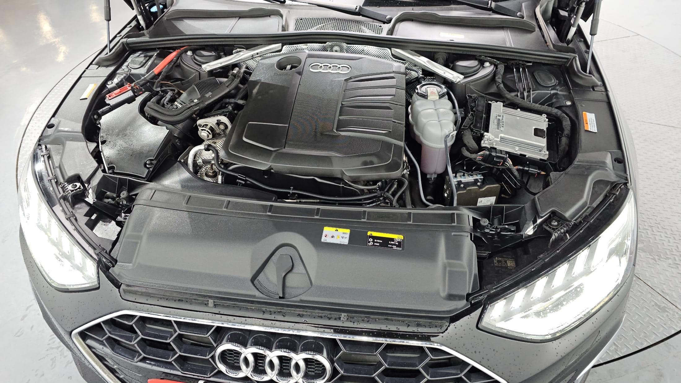 2021 AUDI A4 35 TDI Premium - 2021 アウディ A4