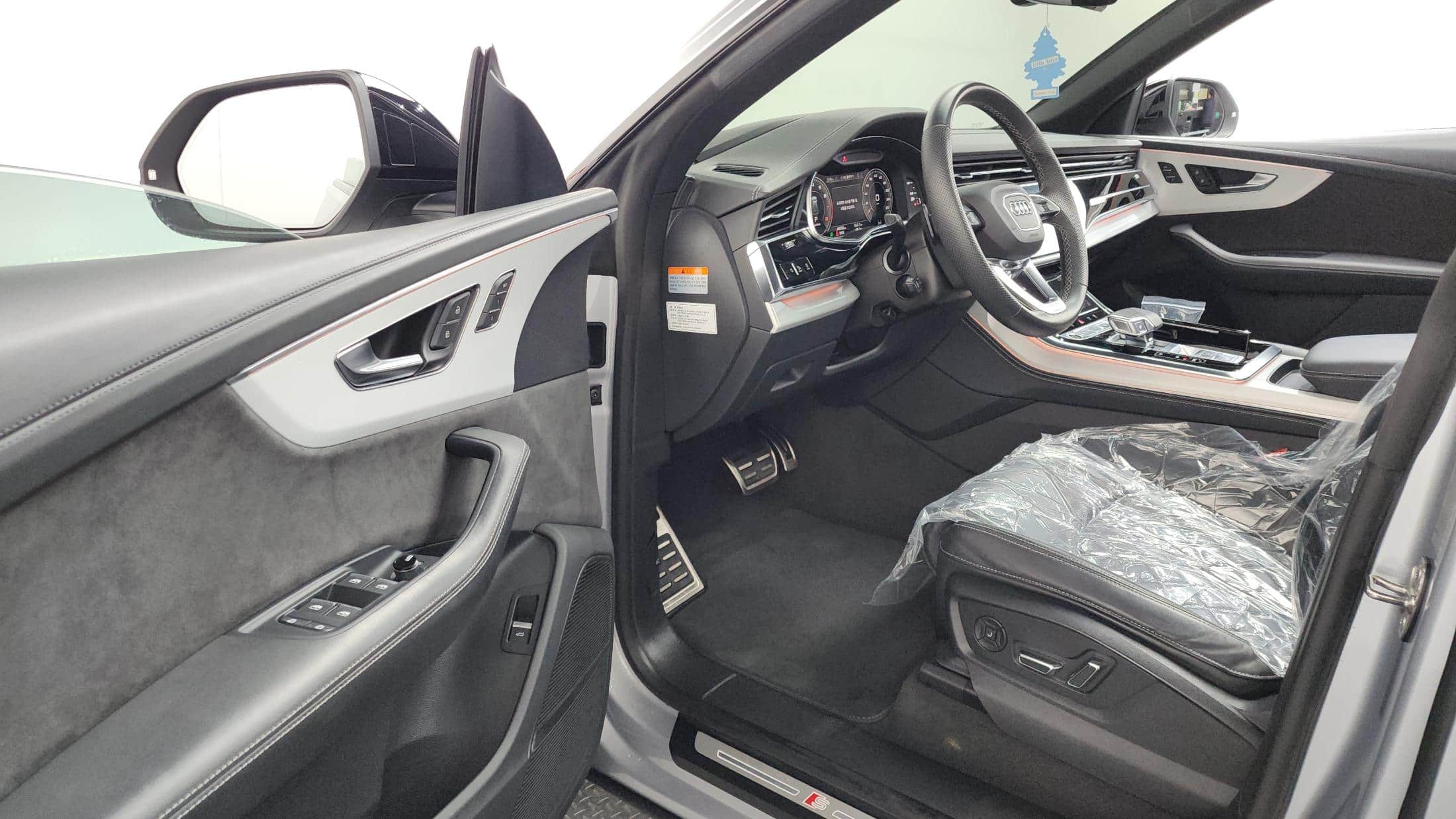 2021 AUDI Q8 55 TFSI Quattro Premium - 2021 أودي Q8
