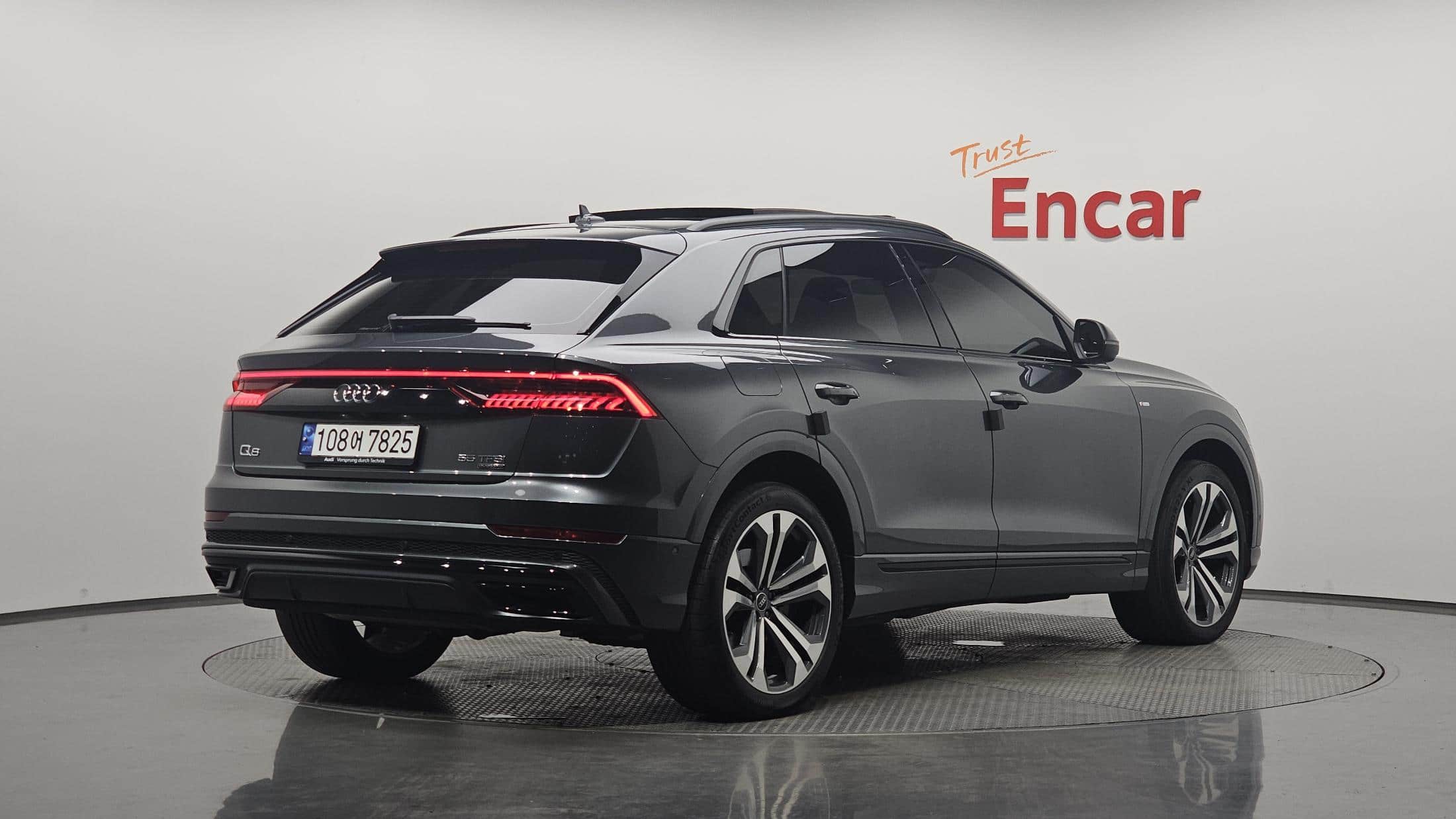 2023 AUDI Q8 55 TFSI Quattro Premium - 2023 アウディ Q8