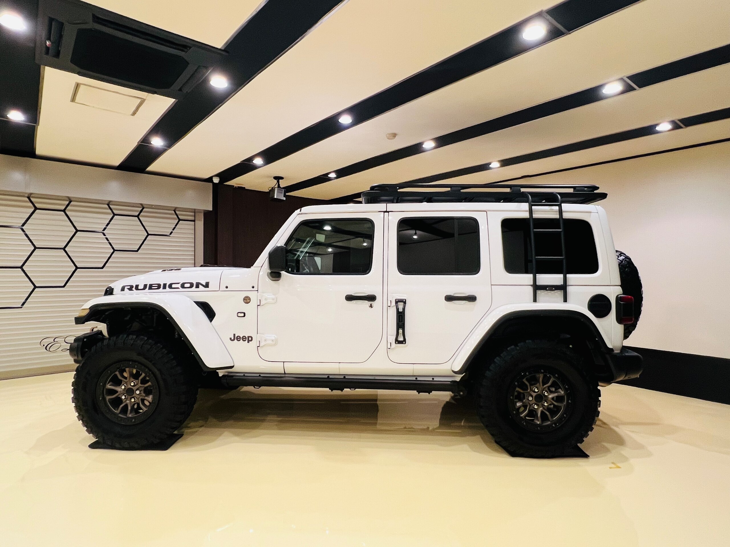 2022 Jeep Wrangler - ジープ ラングラー ルビコン392 新車並行 6400cc ルーフラック ラダー 電動ステップ 加速騒音レポート有 純正FOXサス 純正可変バルブエグゾースド ETC 本国取説 スペアキー有