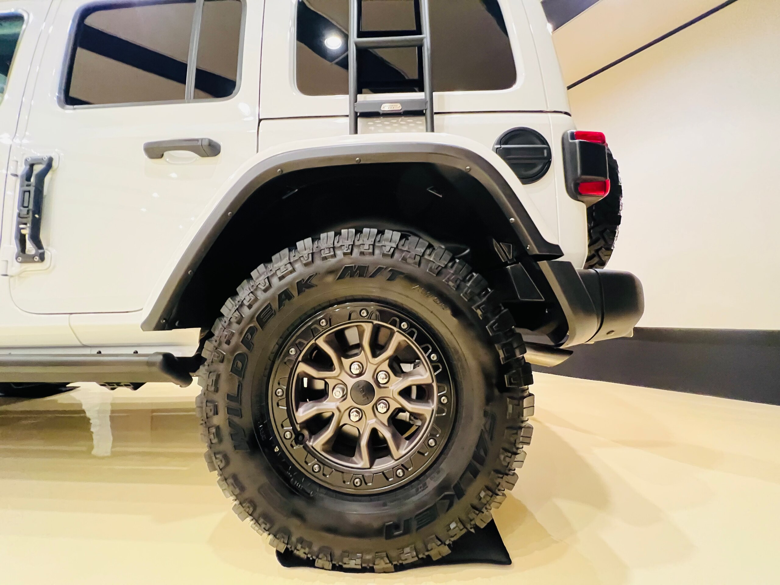 2022 Jeep Wrangler - ジープ ラングラー ルビコン392 新車並行 6400cc ルーフラック ラダー 電動ステップ 加速騒音レポート有 純正FOXサス 純正可変バルブエグゾースド ETC 本国取説 スペアキー有