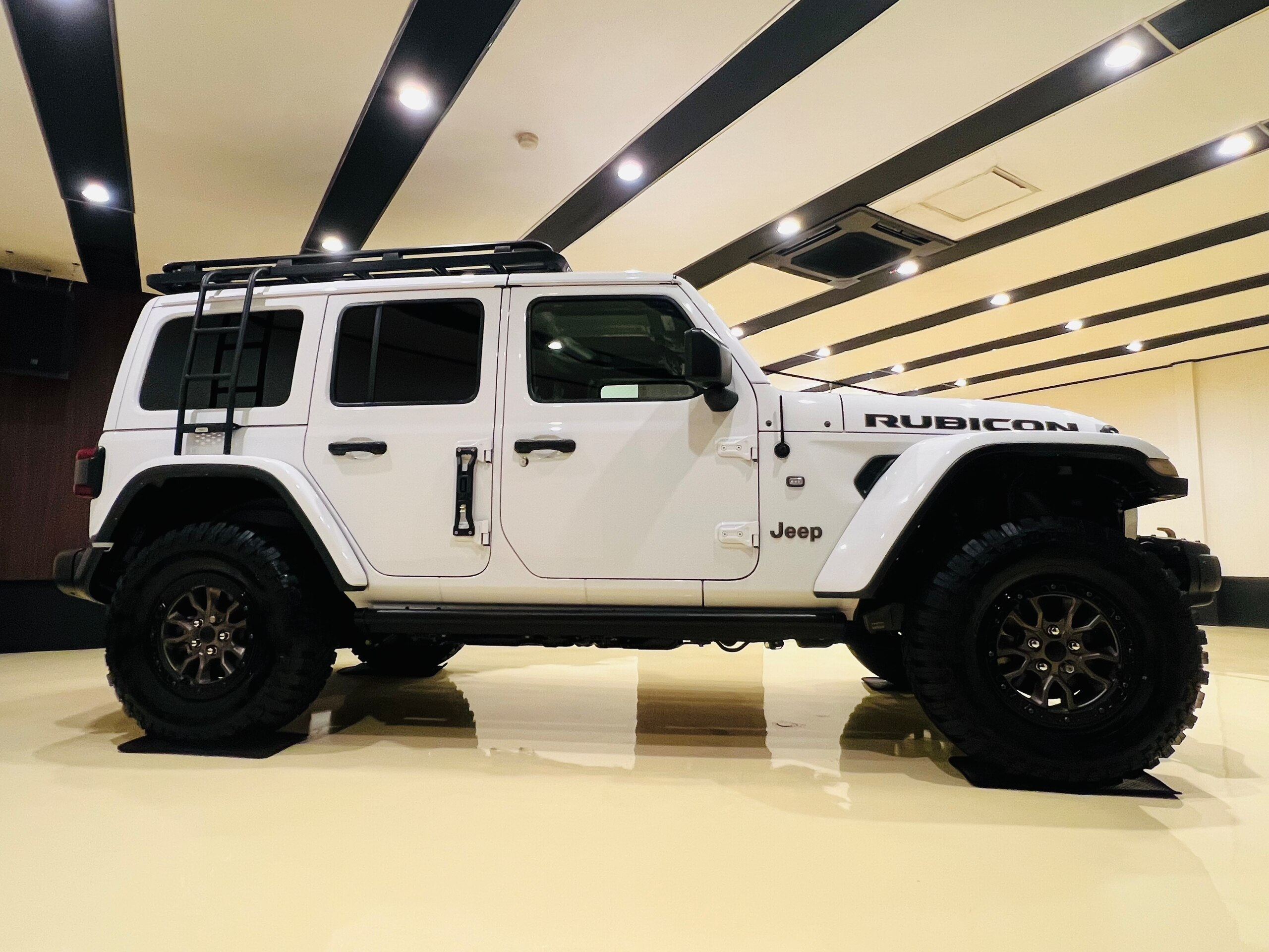 2022 Jeep Wrangler - ジープ ラングラー ルビコン392 新車並行 6400cc ルーフラック ラダー 電動ステップ 加速騒音レポート有 純正FOXサス 純正可変バルブエグゾースド ETC 本国取説 スペアキー有