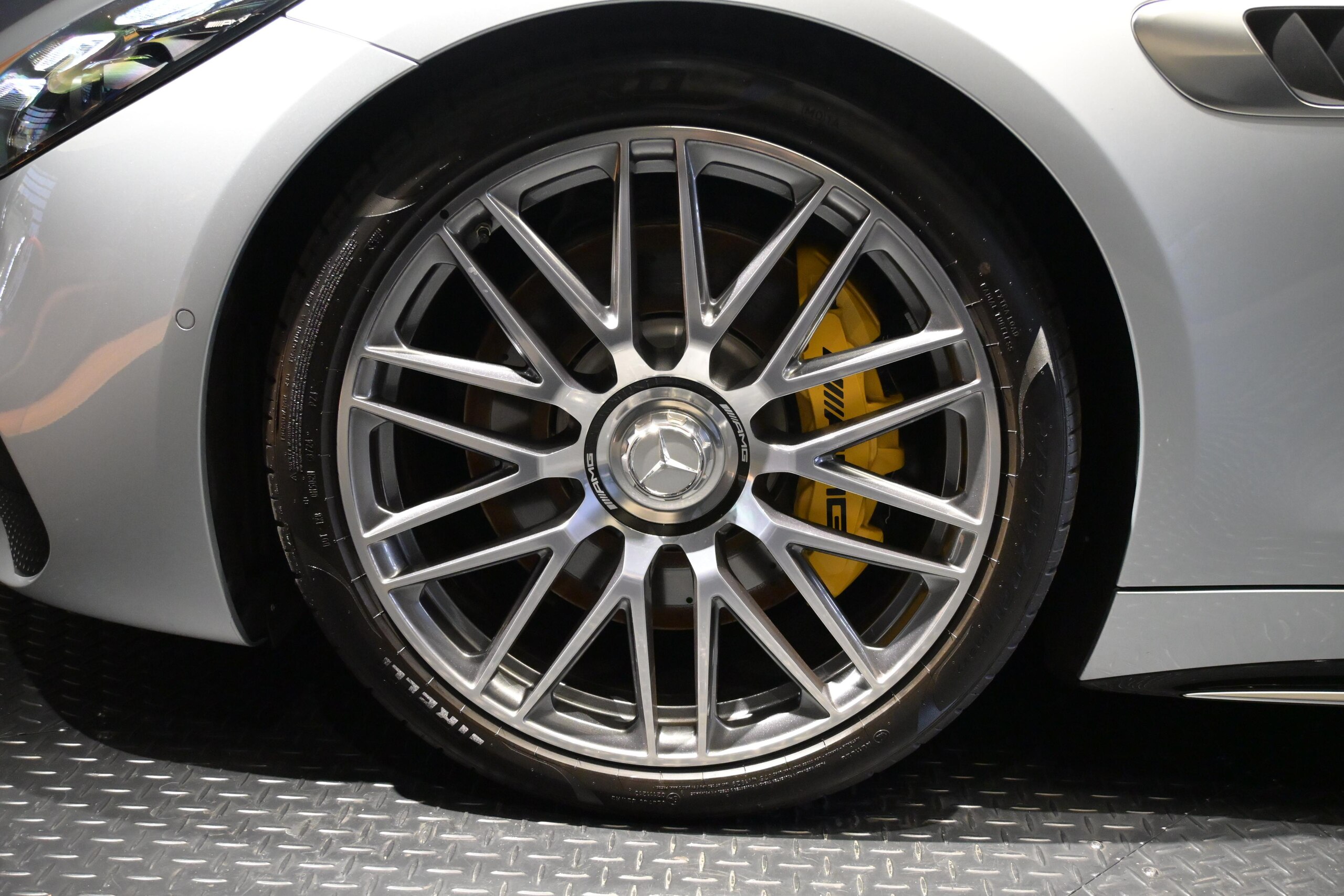2025 Mercedes-AMG GT - メルセデスＡＭＧ GT 43 クーペ MP202502 元社有車/左ハンドル車/AMGパフォーマンスPKG/AMGドライビングPKG/パノラミックルーフPKG/赤レザーシート/純正ドラレコ前付き