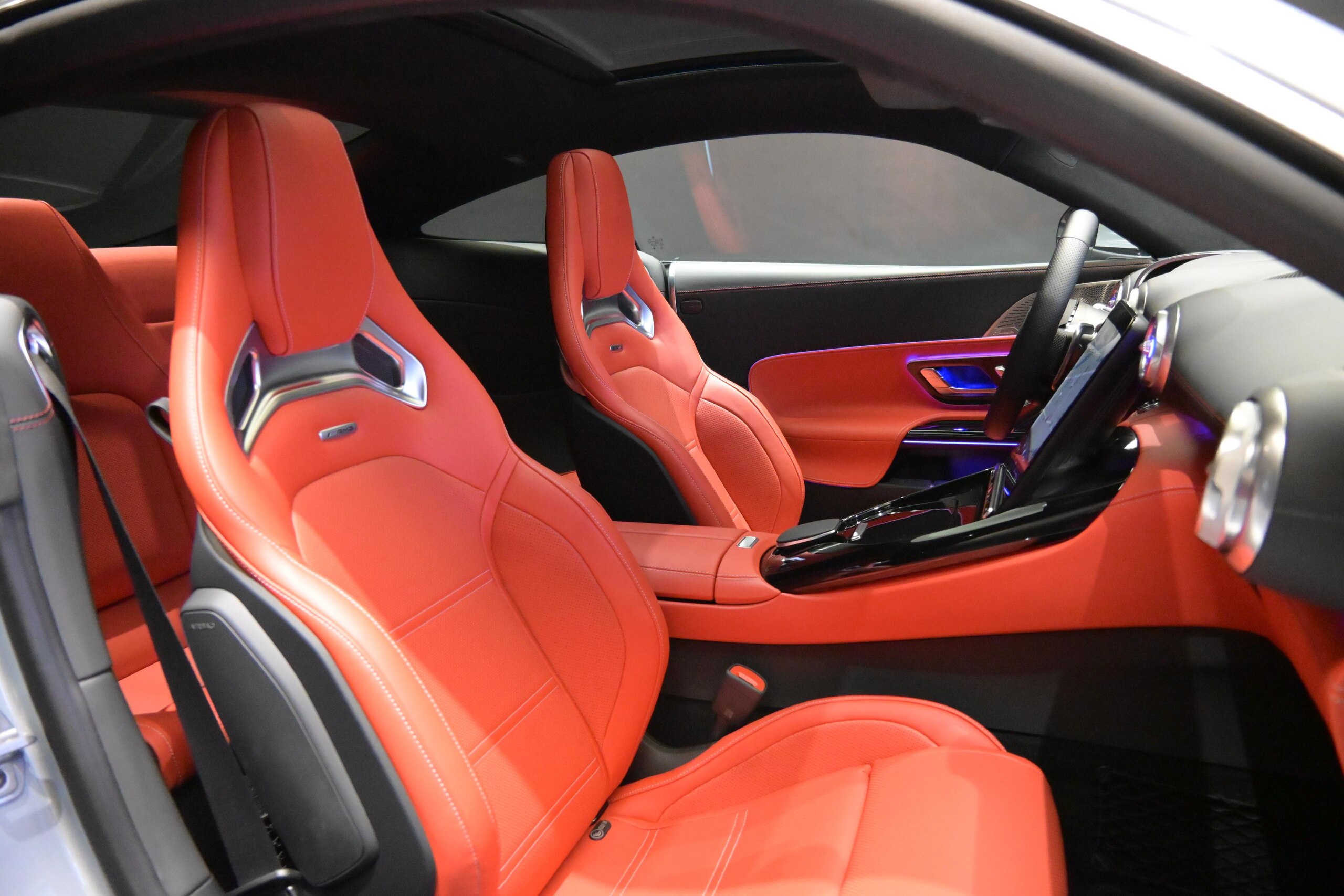 2025 Mercedes-AMG GT - メルセデスＡＭＧ GT 43 クーペ MP202502 元社有車/左ハンドル車/AMGパフォーマンスPKG/AMGドライビングPKG/パノラミックルーフPKG/赤レザーシート/純正ドラレコ前付き