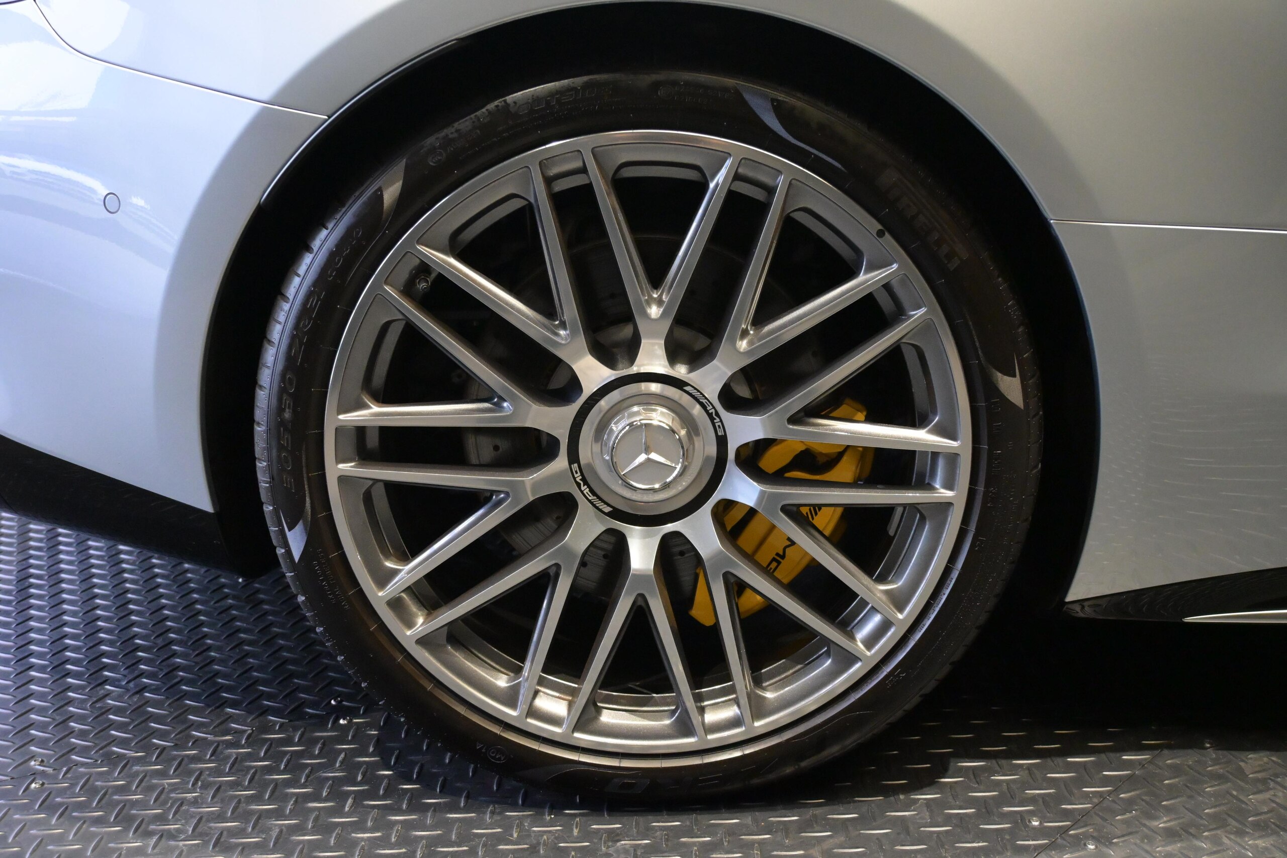 2025 Mercedes-AMG GT - メルセデスＡＭＧ GT 43 クーペ MP202502 元社有車/左ハンドル車/AMGパフォーマンスPKG/AMGドライビングPKG/パノラミックルーフPKG/赤レザーシート/純正ドラレコ前付き