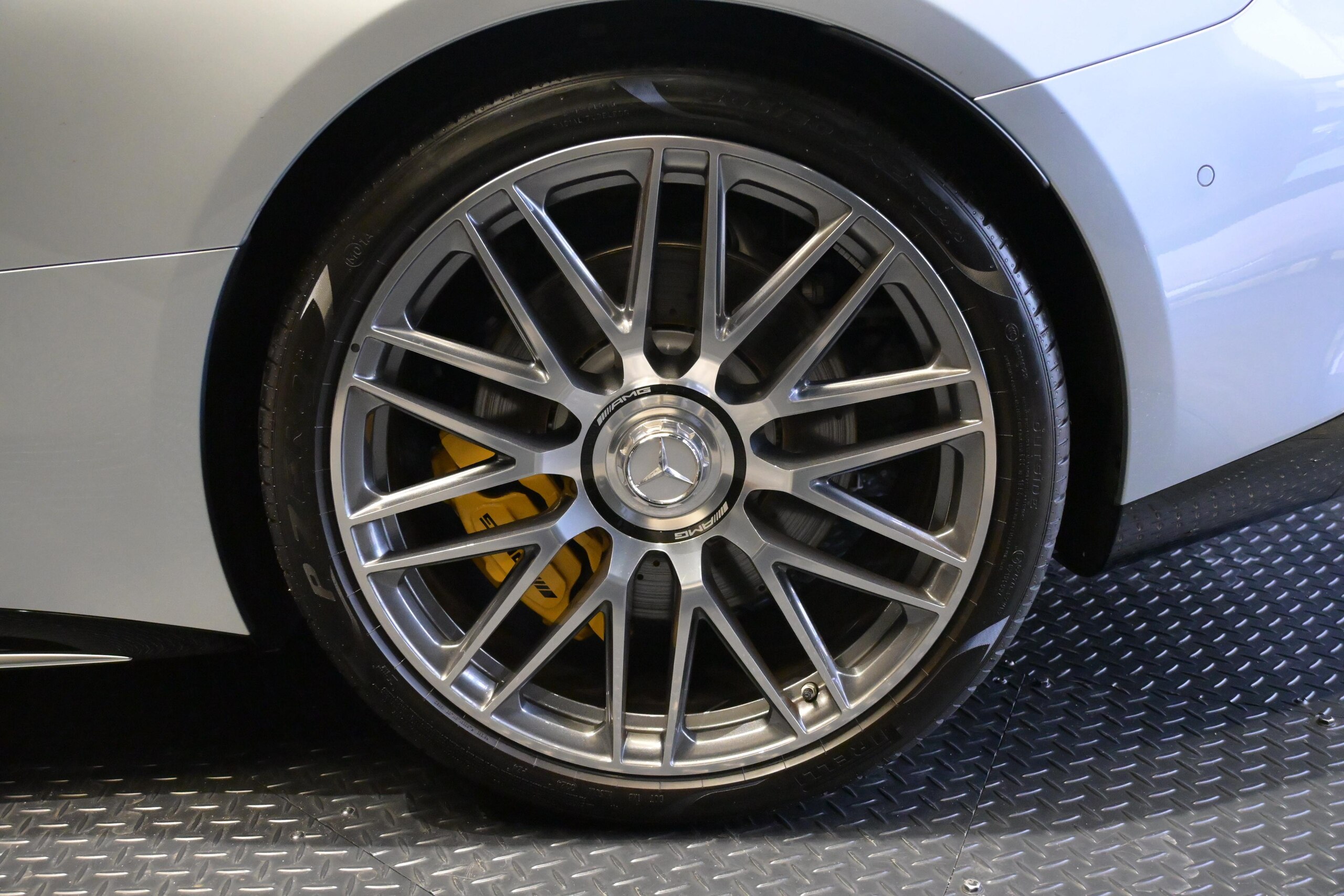 2025 Mercedes-AMG GT - メルセデスＡＭＧ GT 43 クーペ MP202502 元社有車/左ハンドル車/AMGパフォーマンスPKG/AMGドライビングPKG/パノラミックルーフPKG/赤レザーシート/純正ドラレコ前付き