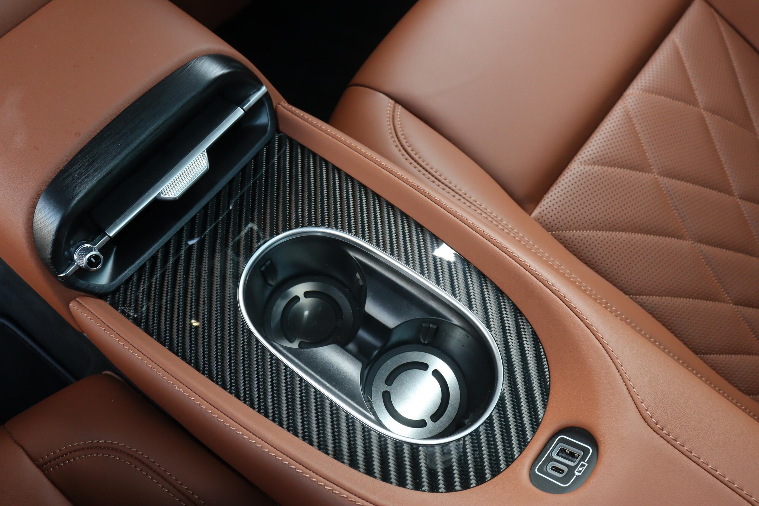 2025 Maserati GranTurismo - マセラティ グラントゥーリズモ モデナ 4WD 左H ワンオーナー スポーツデザイン ADASベース テックアシスタンスパッケージ タンレザー カーボンマクロトゥイルトリム リアプライバシーガラス レッド・キャリパー 20・21AW(ペガソ)