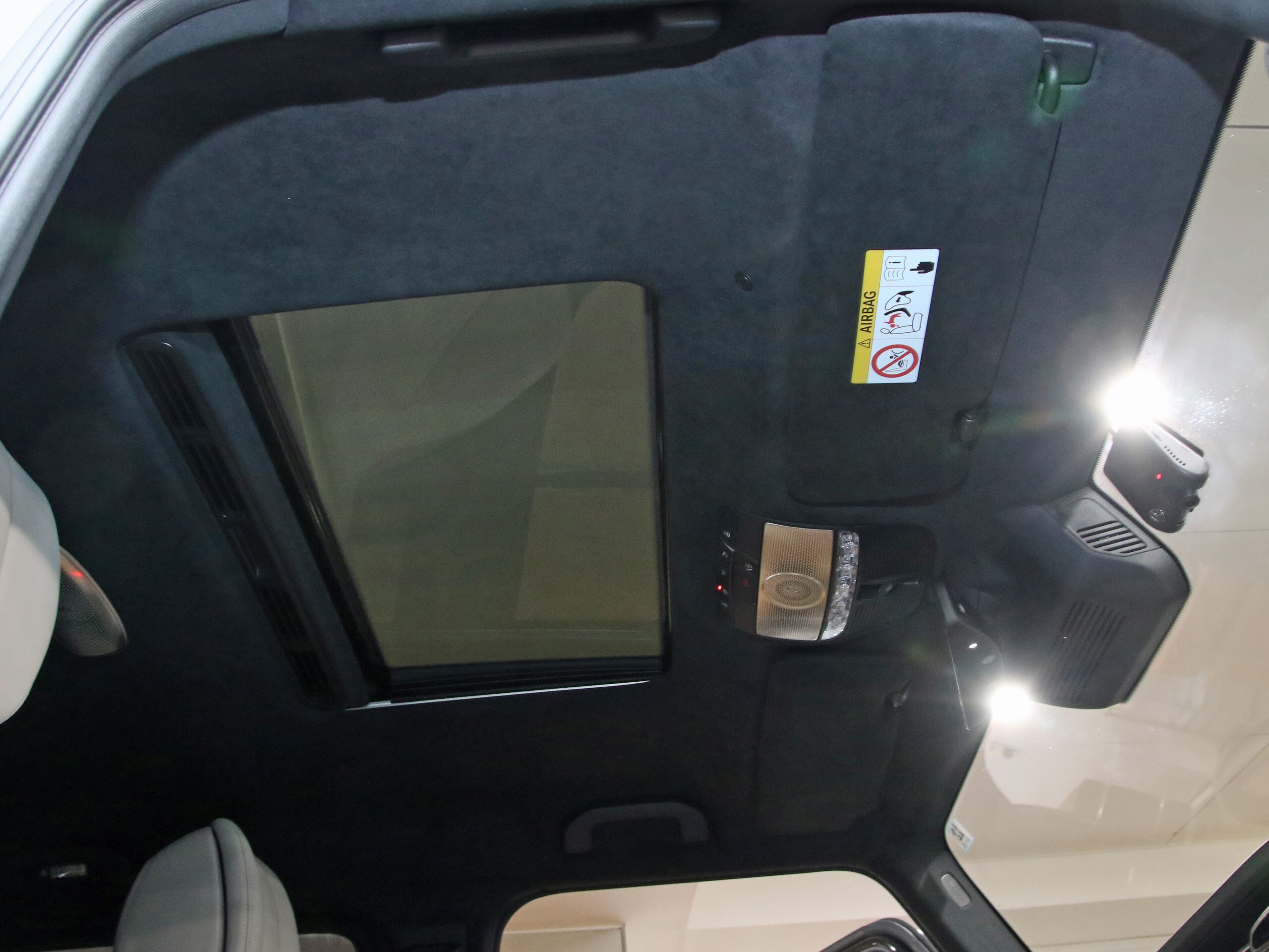 2024 Mercedes-Benz G-Class - メルセデス・ベンツ Gクラス G450d ローンチ エディション (ISG搭載モデル) ディーゼルターボ 4WD AMGラインPKG メーカー保証付 左ハンドル manufaktur+ キーレスゴー ガラスサンルーフ ナッパレザーシート シートヒーター&クーラー Burumesterサウンド 360°カメラ 1オーナー 禁煙車 温冷カップホルダー