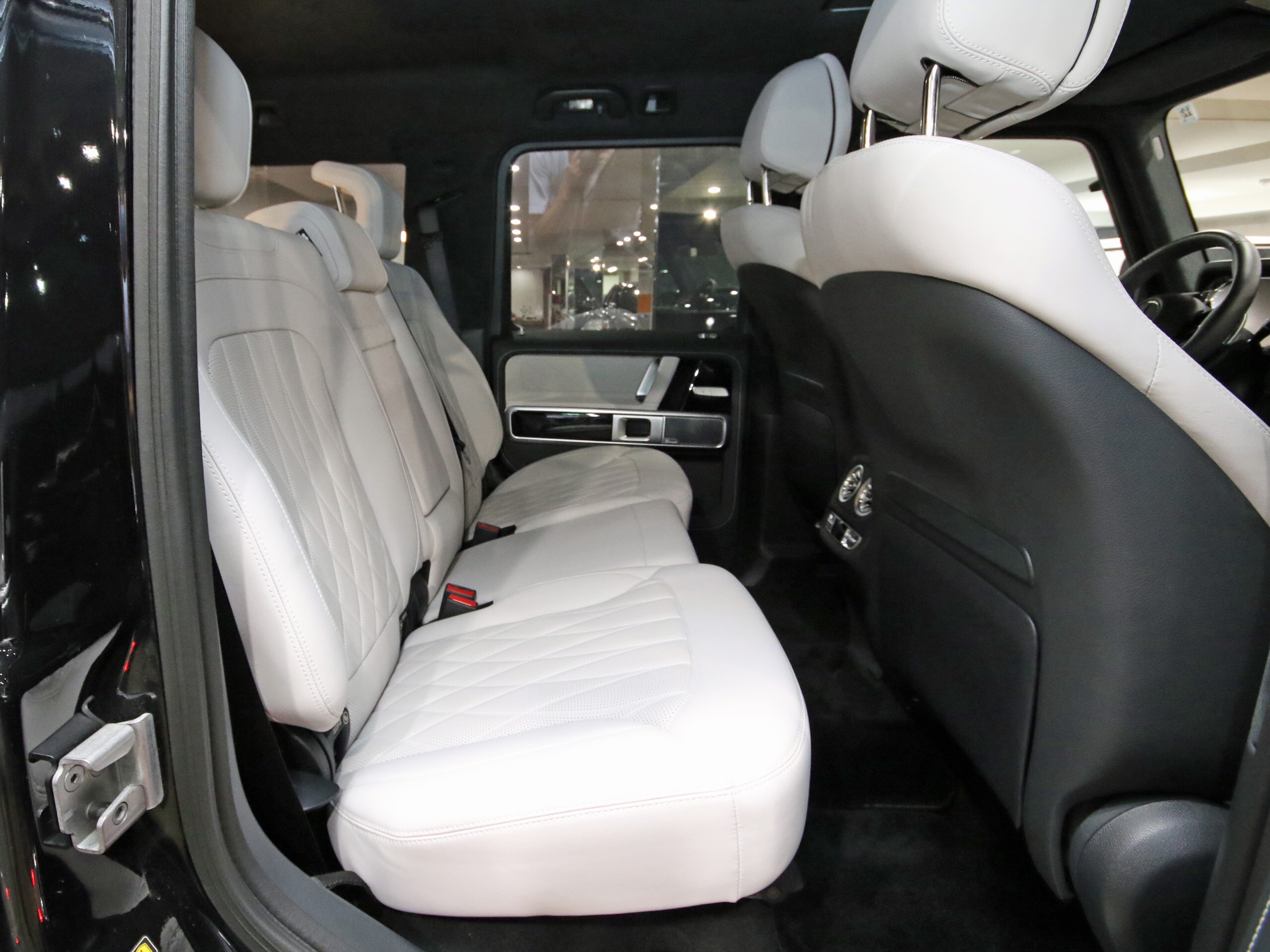 2024 Mercedes-Benz G-Class - メルセデス・ベンツ Gクラス G450d ローンチ エディション (ISG搭載モデル) ディーゼルターボ 4WD AMGラインPKG メーカー保証付 左ハンドル manufaktur+ キーレスゴー ガラスサンルーフ ナッパレザーシート シートヒーター&クーラー Burumesterサウンド 360°カメラ 1オーナー 禁煙車 温冷カップホルダー