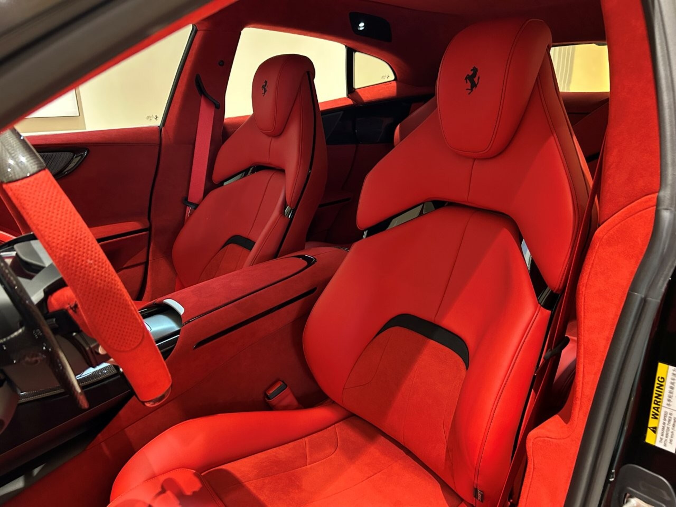 2025 Ferrari Purosangue - フェラーリ プロサングエ F1 DCT 4WD Rosso Corsa アトリエ カーボンステア カーボンスポイラー カーボンディフューザー カーボンルーフ ヘッドレストホースステッチ プレミアムオーディオ サスペンションリフター