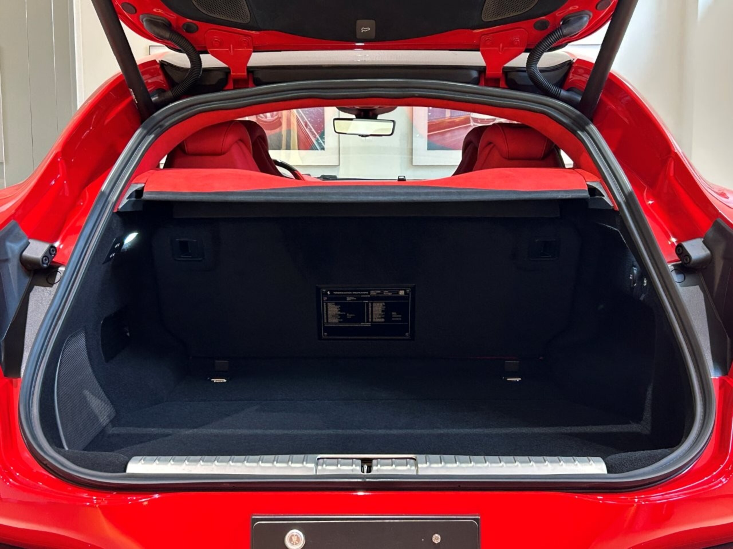 2025 Ferrari Purosangue - フェラーリ プロサングエ F1 DCT 4WD Rosso Corsa アトリエ カーボンステア カーボンスポイラー カーボンディフューザー カーボンルーフ ヘッドレストホースステッチ プレミアムオーディオ サスペンションリフター