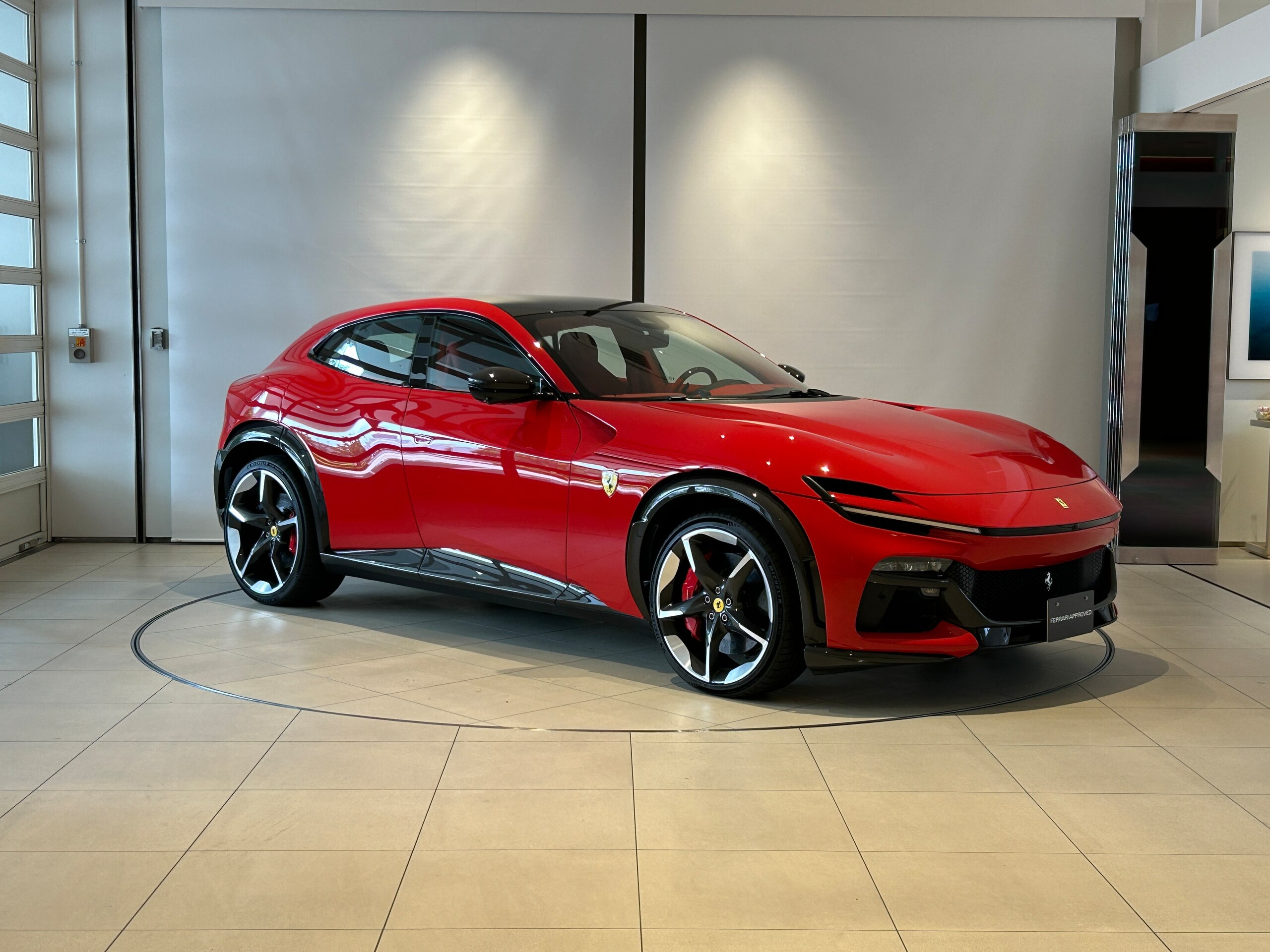 2025 Ferrari Purosangue - フェラーリ プロサングエ F1 DCT 4WD Rosso Corsa アトリエ カーボンステア カーボンスポイラー カーボンディフューザー カーボンルーフ ヘッドレストホースステッチ プレミアムオーディオ サスペンションリフター