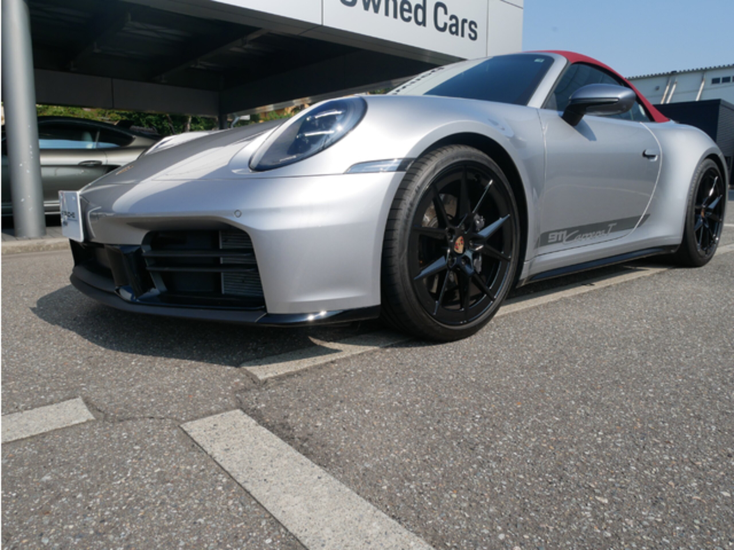 2026 Porsche 911 - ポルシェ 911 カレラT SportDesign パッケージ(ハイグロス ブラック塗装) HD マトリックス LED ヘッドライト(ティンテッド) BOSE サラウンド サウンド システム コンバーチブル ソフトトップ(レッド)