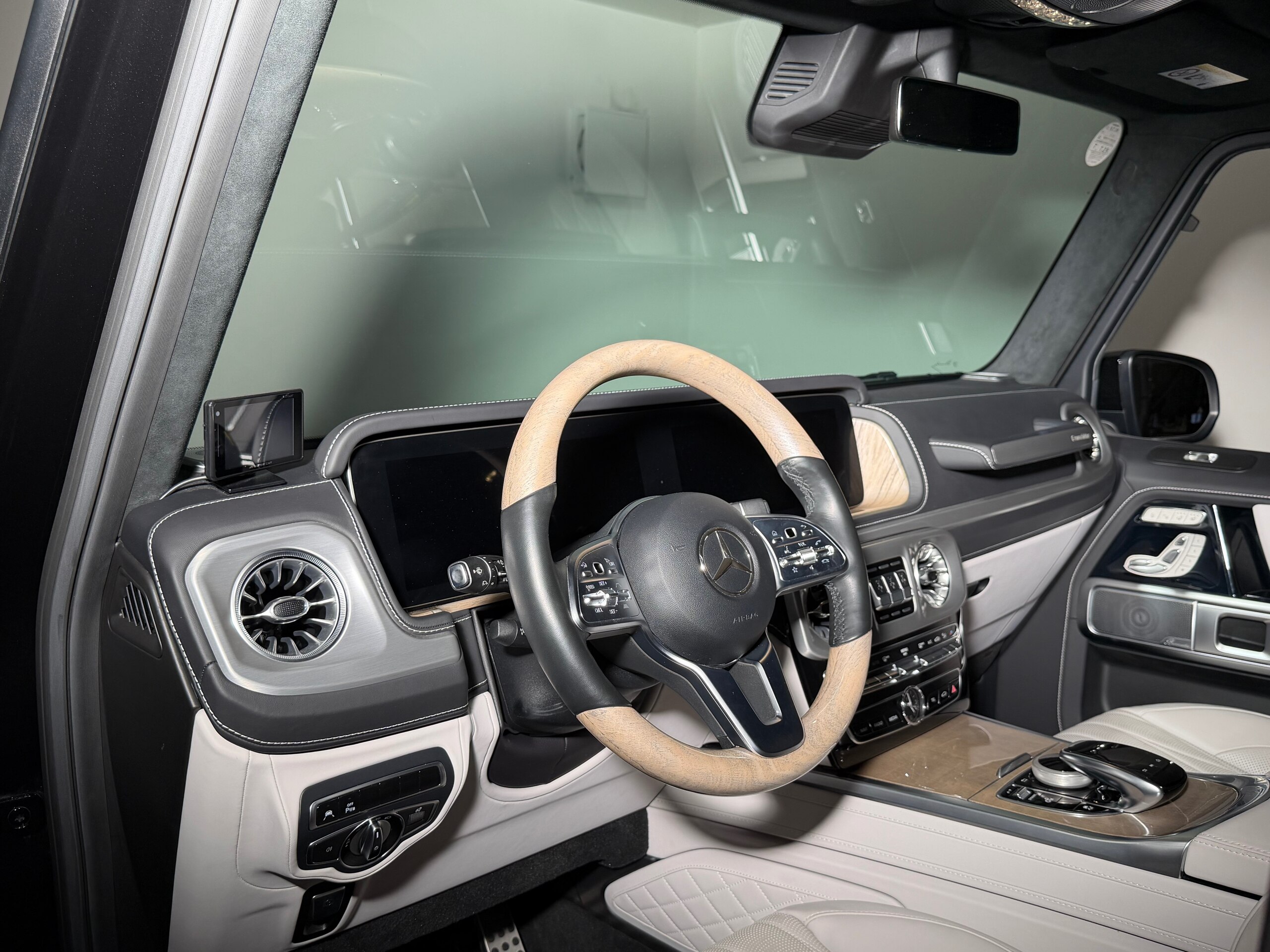 2021 Mercedes-Benz G-Class - メルセデス・ベンツ Gクラス G400d AMGライン ディーゼルターボ 4WD ホワイトエクスクルーシブナッパ革/アダプティブダンピングシステム/ベンチレーション/シートヒーター/ドライビングダイナミックシート/ブルメスター/レーダーセーフティPKG/20AW/リラクゼーションシート