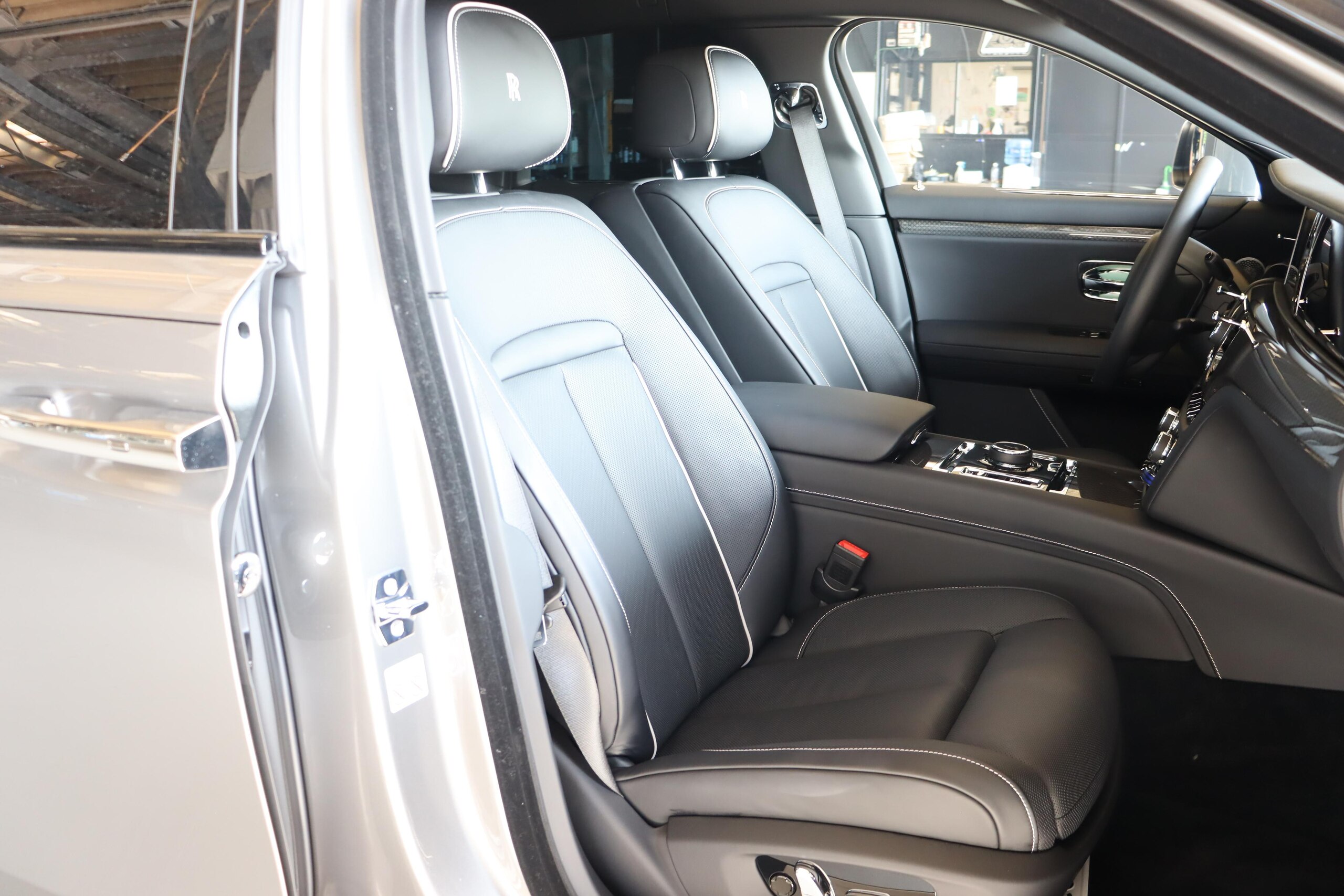 2024 Rolls-Royce Ghost - 2024 رولز رويس Ghost