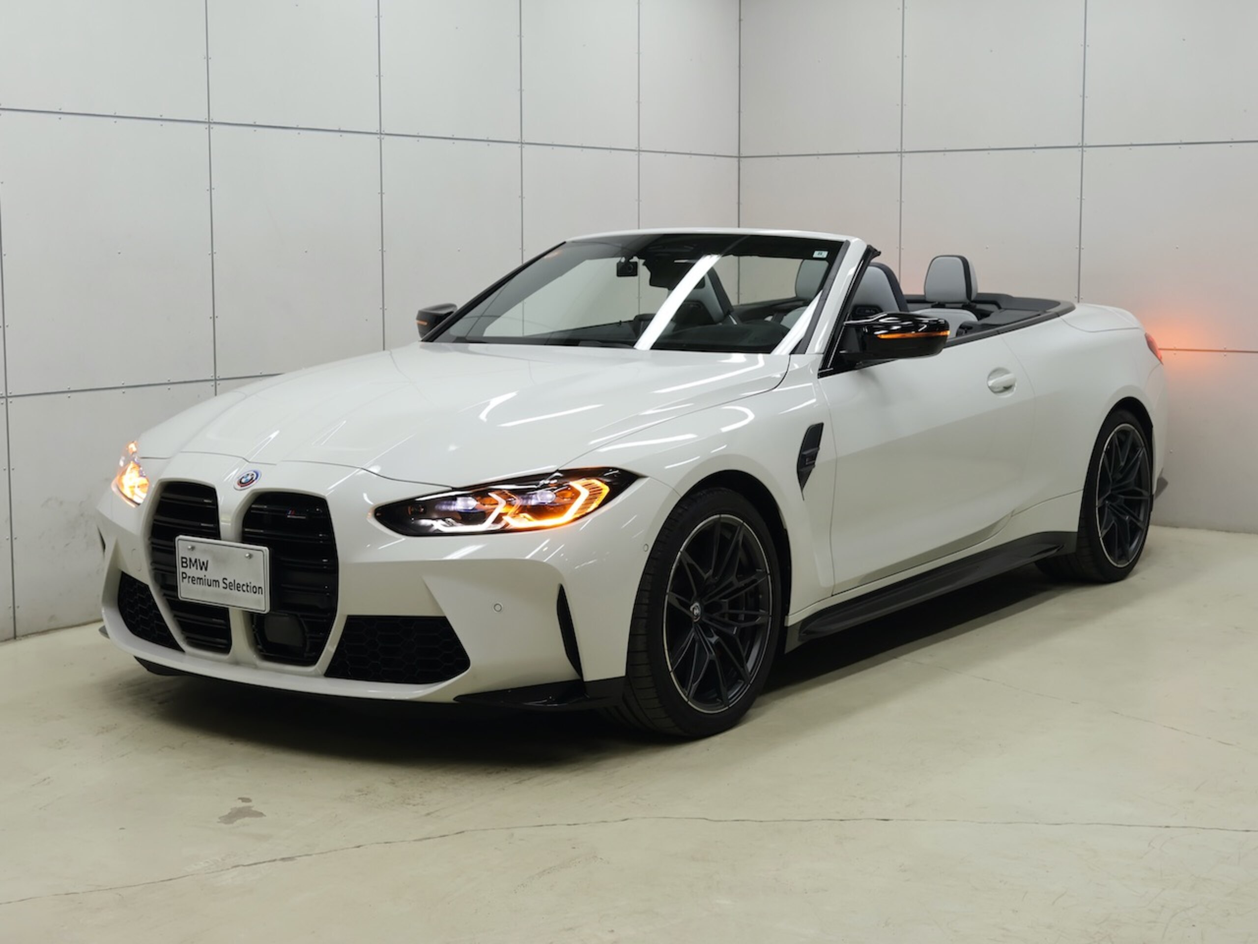 2022 BMW M4 Cabriolet - ＢＭＷ M4カブリオレ コンペティション M xドライブ 4WD 左ハンドル・シルバーストーンレザー・カーボンインテリアトリム・ソフトトップアンソラジット・Appleカープレイ