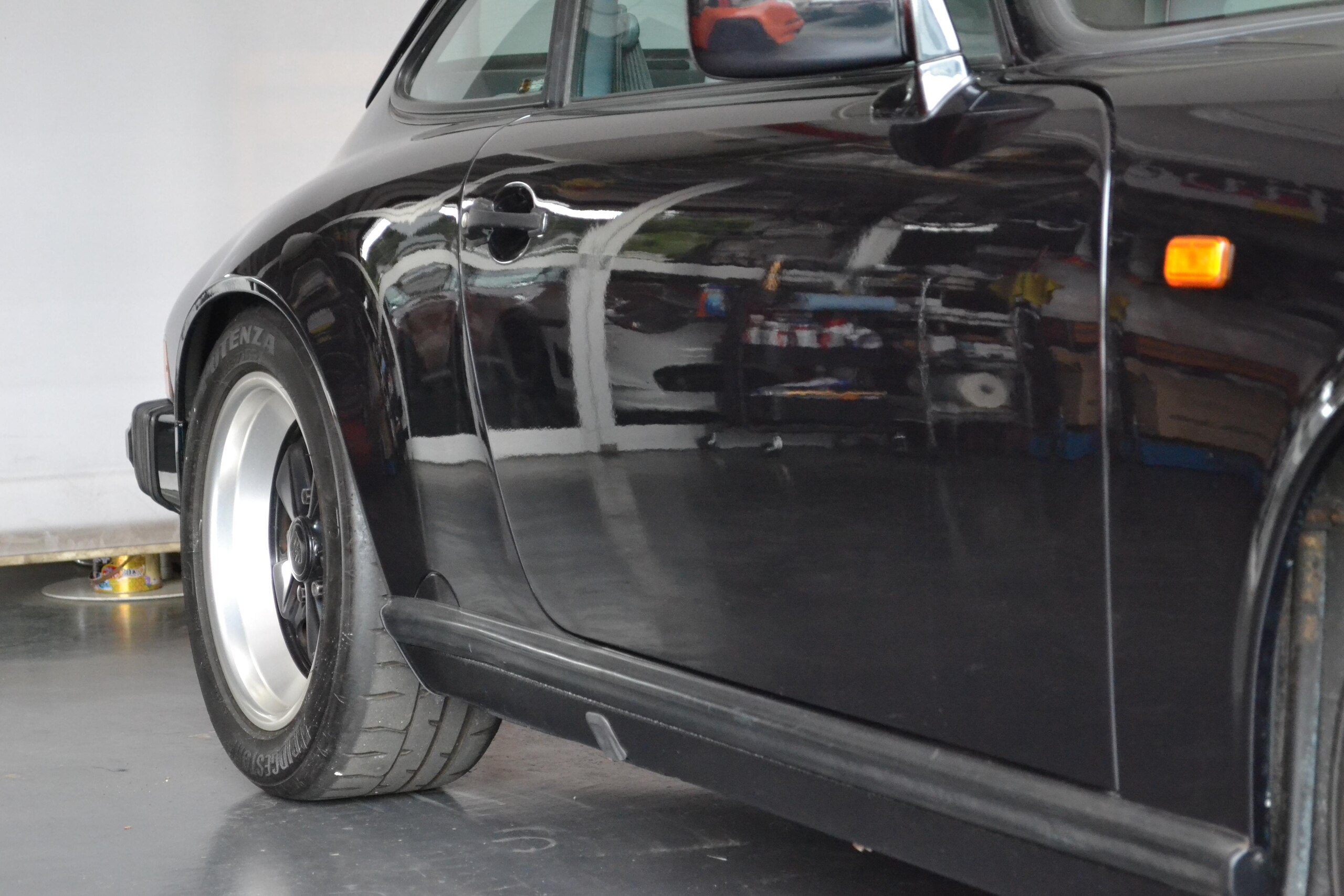 1989 Porsche 911 - ポルシェ 911 カレラ3.2 ヨーロッパ並行 エンジンOH歴有 サンルーフ付 フロント純正スポイラー