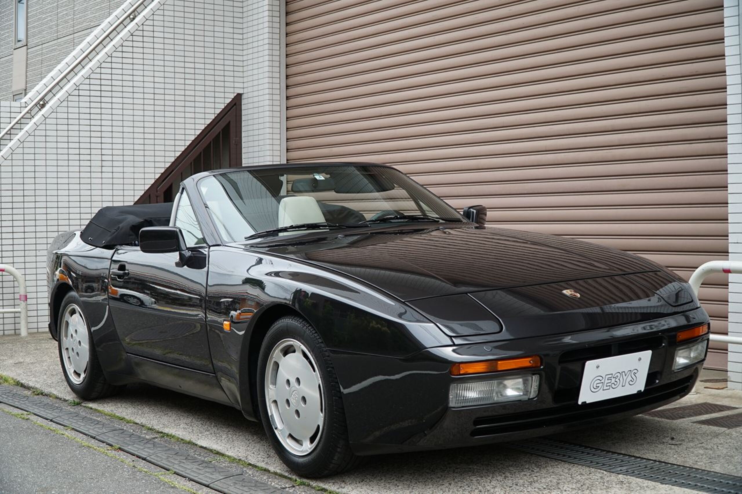1989 Porsche 944 Cabriolet - ポルシェ 944カブリオレ S2 944 S2カブリオレ 家族内ワンオーナー 5MT 左ハンドル 電動ソフトトップ ブラックメタリック アイボリーハーフレザー パワーシート 分割可倒式リアシート 純正16AW 整備記録簿 ディーラー車