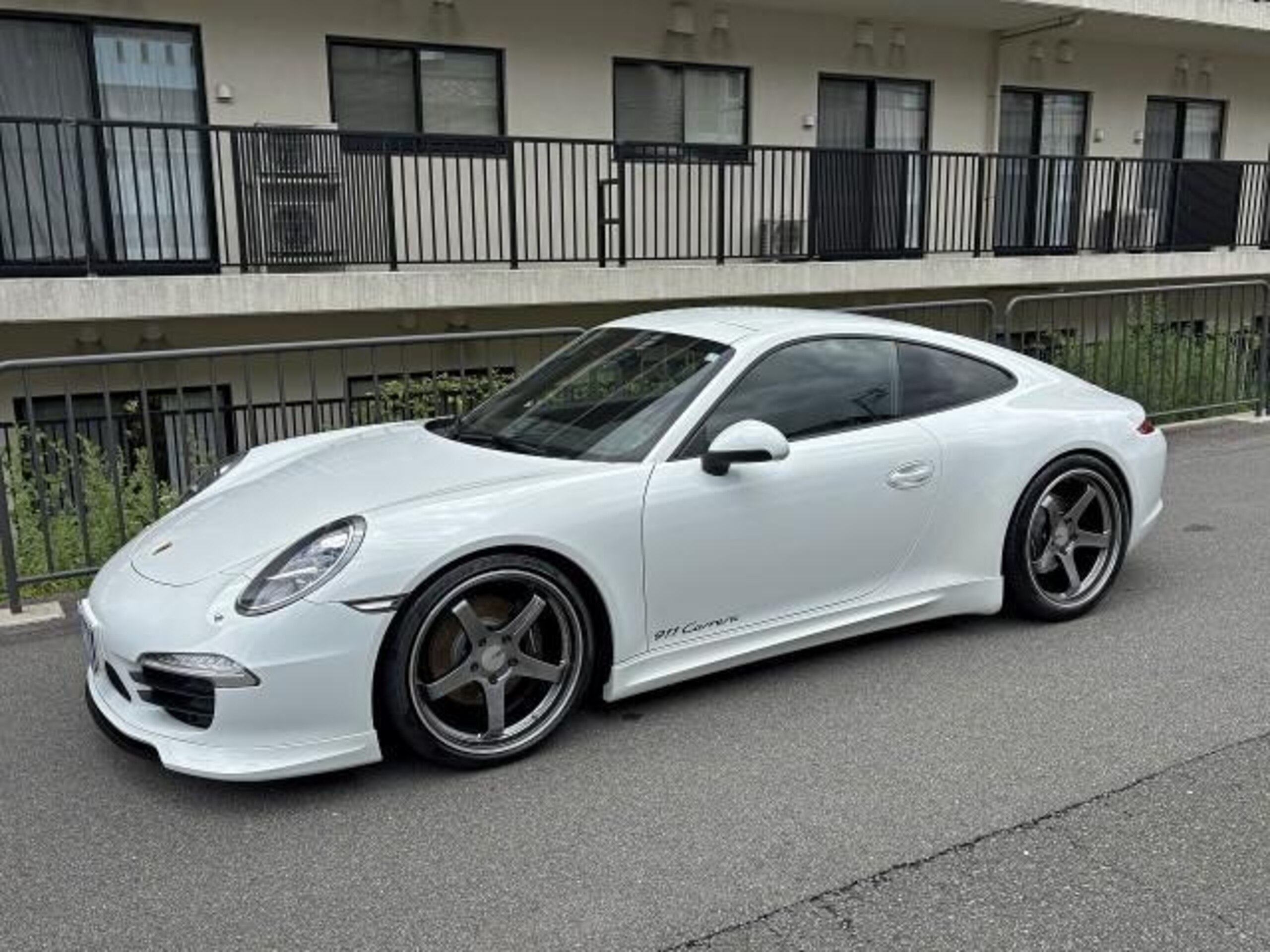 2014 Porsche 911 - ポルシェ 911 カレラ PDK スポーツクロノパッケージ テックアートエアロ アドバンGTフォージド20インチAW サンルーフ 純正ナビTV バックカメラ ブラックレザーシート HIDヘッドライト オートライト ローダウン