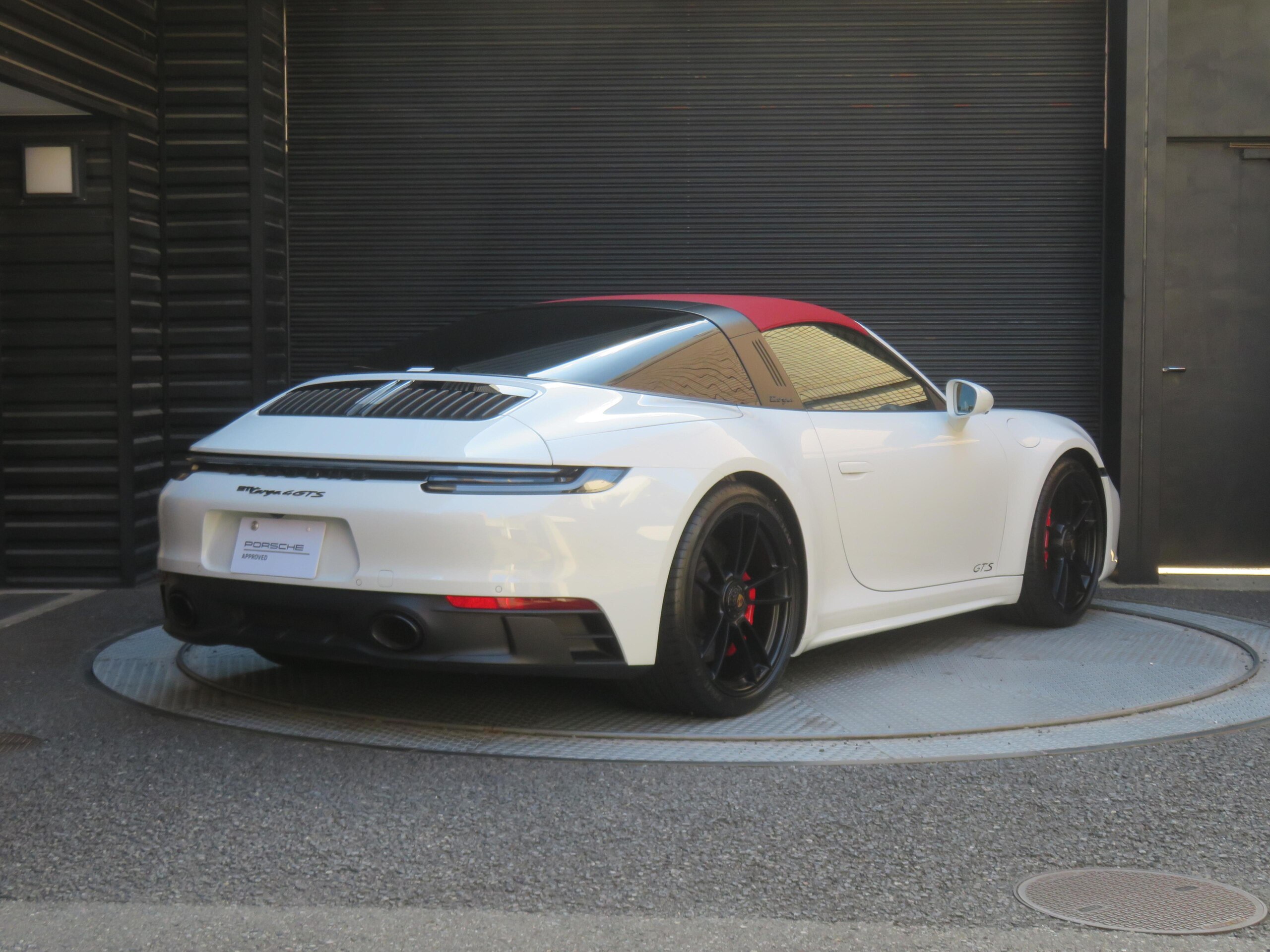 2024 Porsche 911 - ポルシェ 911 タルガ4 GTS PDK オールレザーパッケージ930(コントラストカラーステッチ付)/Fリフト/シートベンチレーション/18way電動シート/マトリックスヘッドライトPDLS+/BOSE/スポーツデザインサイドスカート/ステアリングヒーター