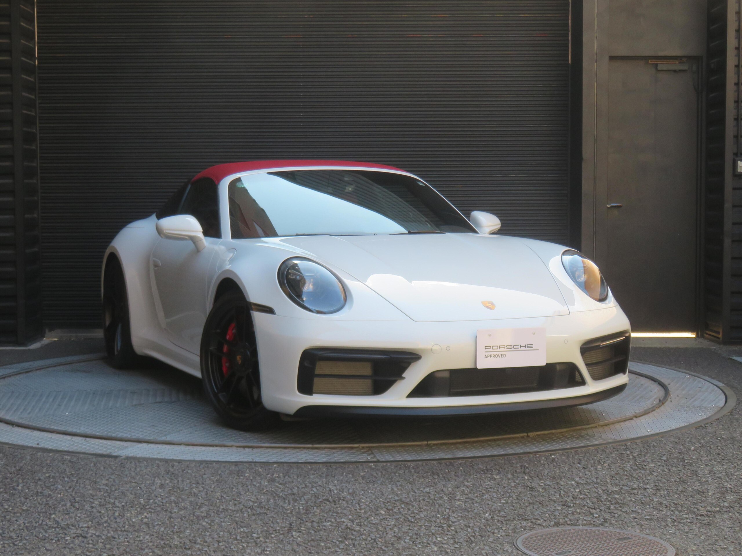 2024 Porsche 911 - ポルシェ 911 タルガ4 GTS PDK オールレザーパッケージ930(コントラストカラーステッチ付)/Fリフト/シートベンチレーション/18way電動シート/マトリックスヘッドライトPDLS+/BOSE/スポーツデザインサイドスカート/ステアリングヒーター