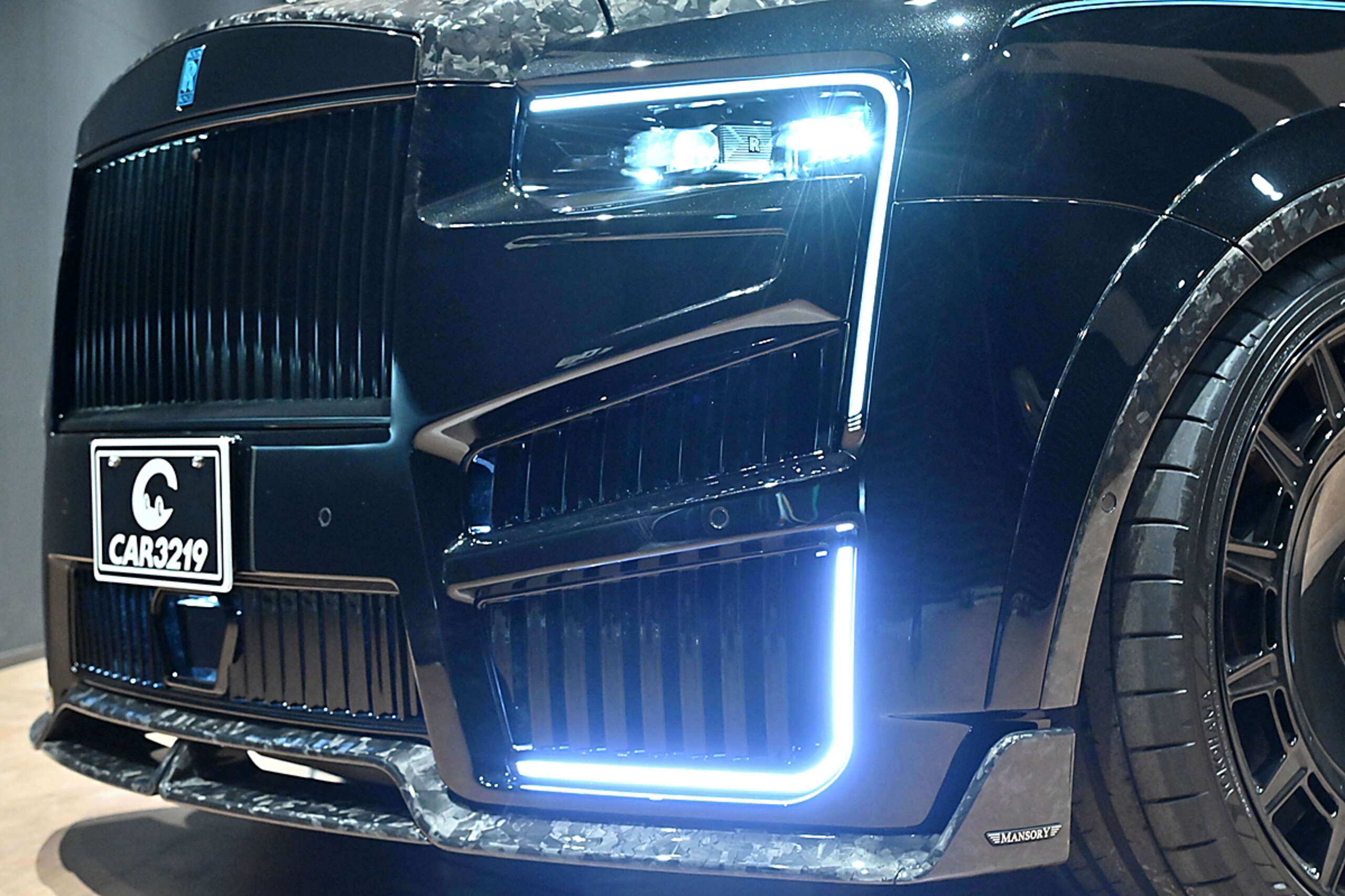 2025 Rolls-Royce Black Badge Cullinan - ロールスロイス ブラックバッジカリナン 6.75 4WD seriesII/MANSORYコンプリートKIT/シューティングスターヘッドライナー/4人乗/フルプロテクション/ビスポークインテリア/RRビスポークオーディオ/リヤシアターコンフィグレーション/ピクニックテーブル