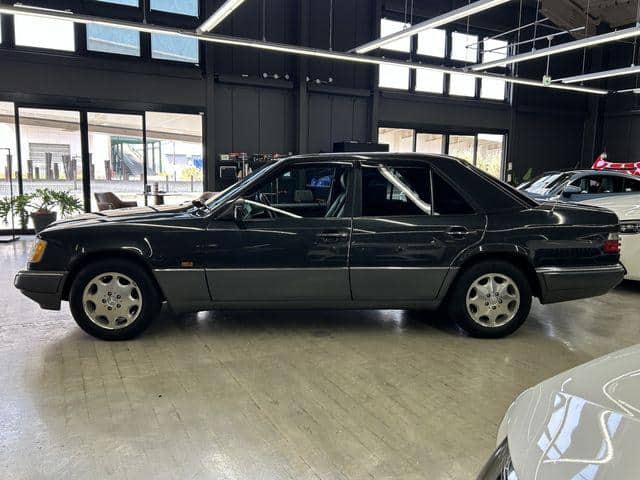 1995 MERCEDES-BENZ E-CLASS E320 - 1995 مرسيدس بنز E-Class