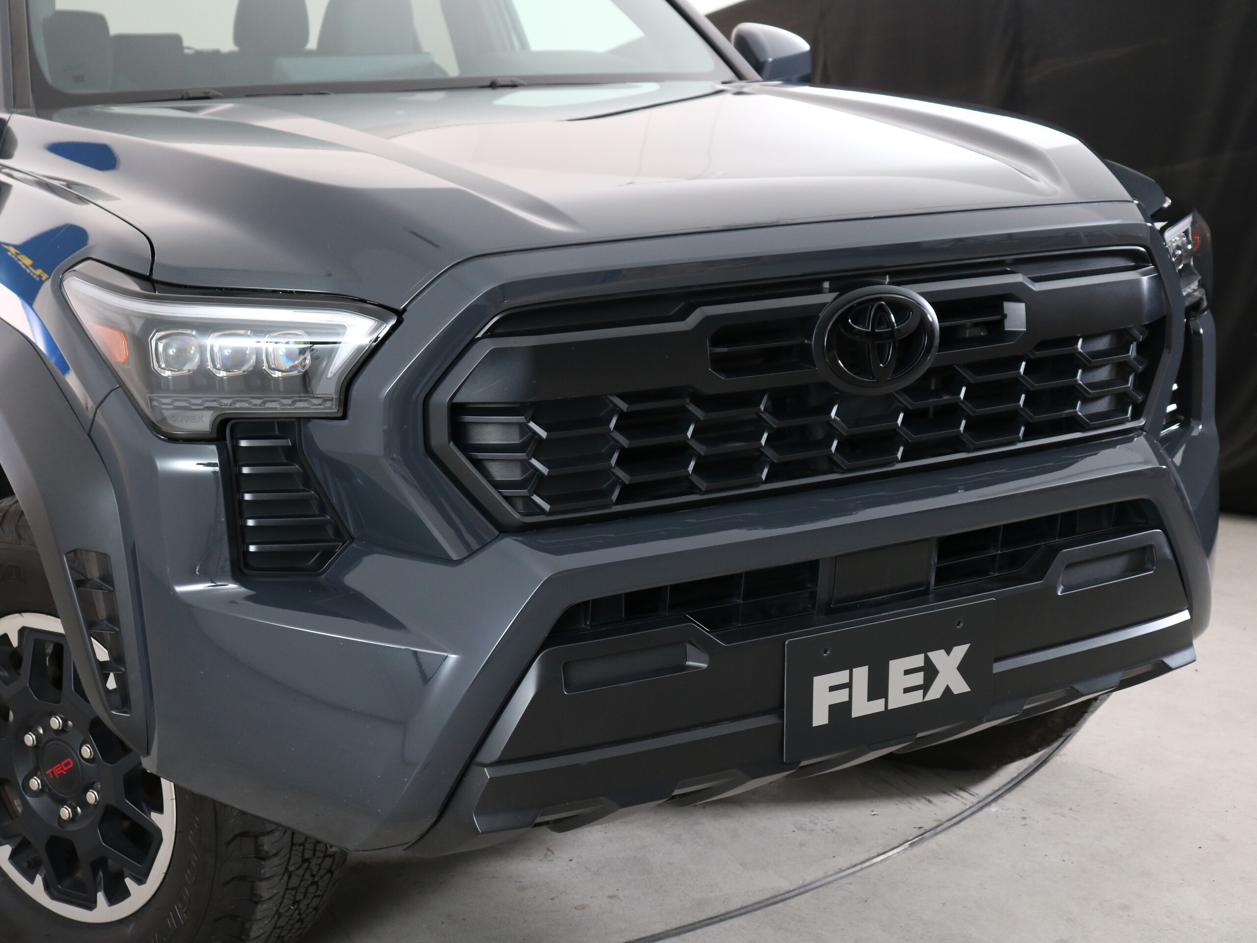 2026 Toyota Tacoma - 米国トヨタ タコマ TRD オフロード オリジナルフロントヘッドライト オリジナルLEDテールランプ TRD Off-Road専用ホイール BFグッドリッチトレイルテレーンタイヤ ビルシュタイン製リモートリザーバーサスペンション