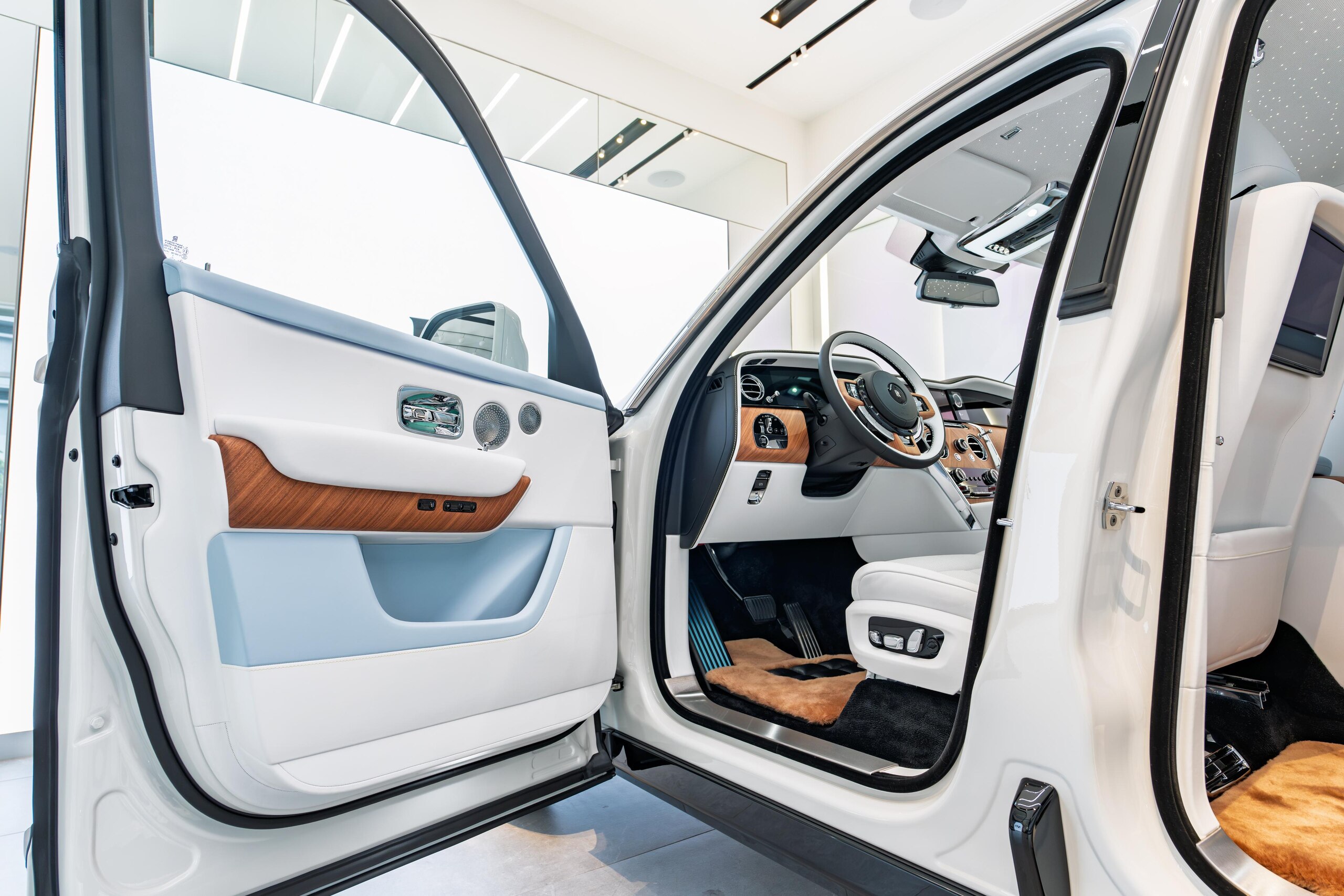 2026 Rolls-Royce Cullinan - ロールスロイス カリナン 6.75 4WD ダブルコーチライン / 23インチパートポリッシュホイール / ビスポークインテリア / Lemon Yellowステッチ