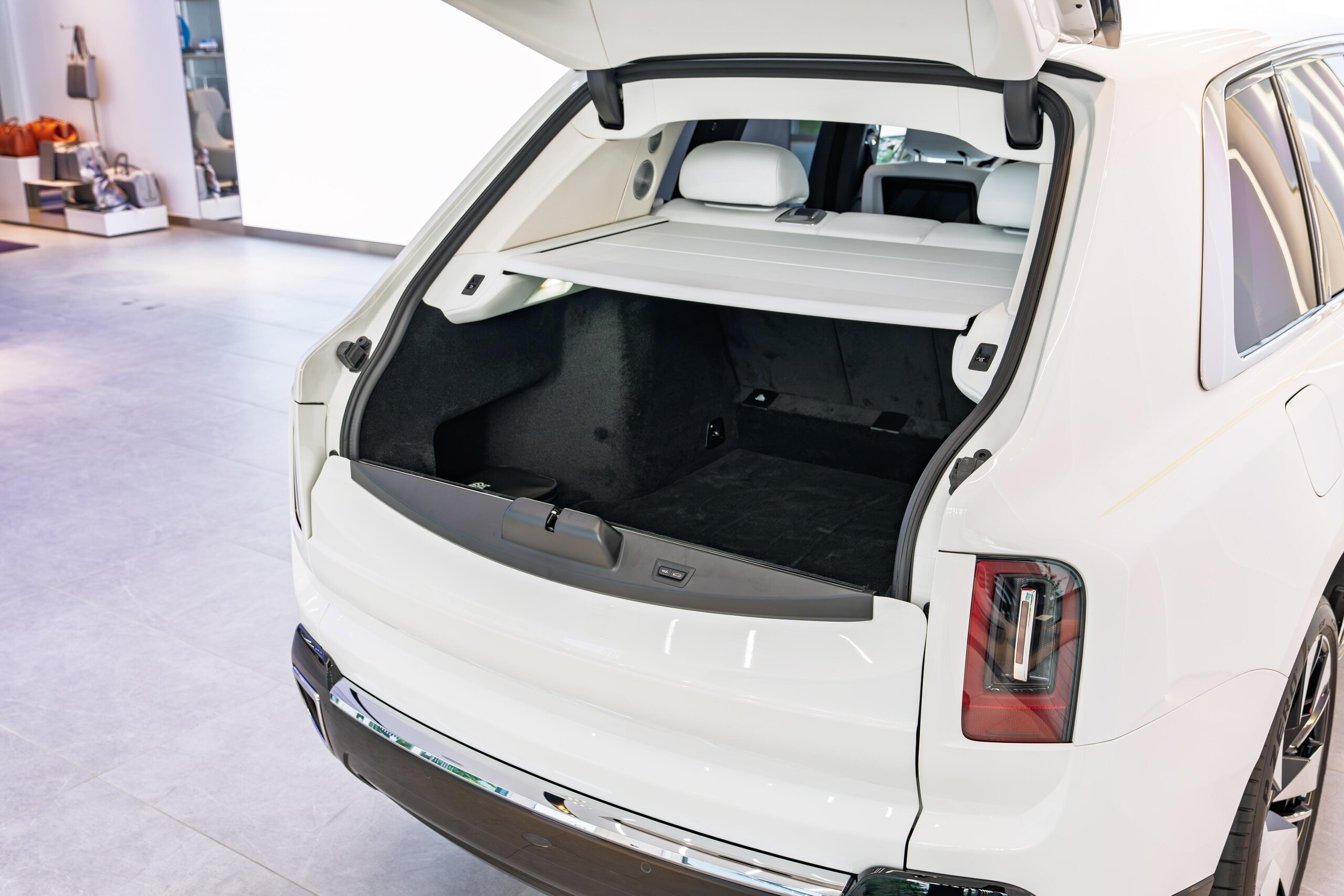 2026 Rolls-Royce Cullinan - ロールスロイス カリナン 6.75 4WD ダブルコーチライン / 23インチパートポリッシュホイール / ビスポークインテリア / Lemon Yellowステッチ
