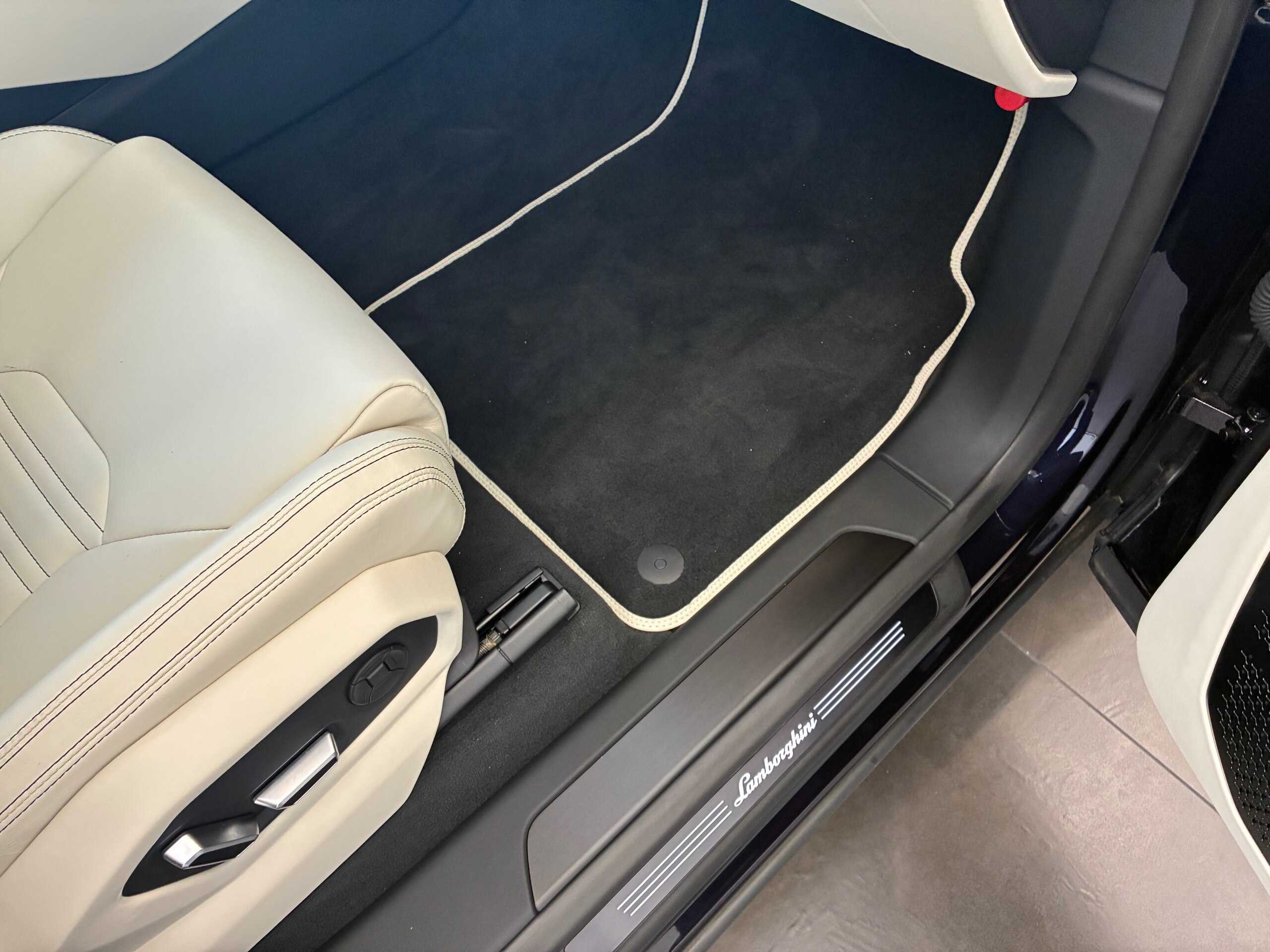2025 Lamborghini Urus